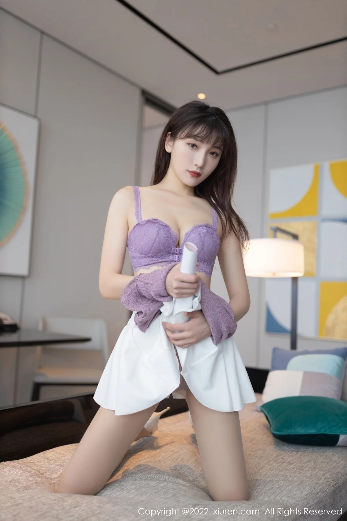 [[XiuRen秀人网]秀人网]No.4570_模特陆萱萱角色扮演主题紫色上衣半脱露紫色内衣撩人诱惑写真79P