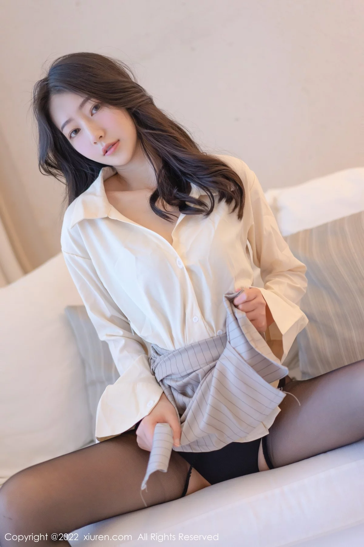 [[XiuRen秀人网]秀人网]No.4568_模特熊小诺三亚旅拍私房脱白衬衣露蕾丝内衣开档黑丝诱惑写真56P