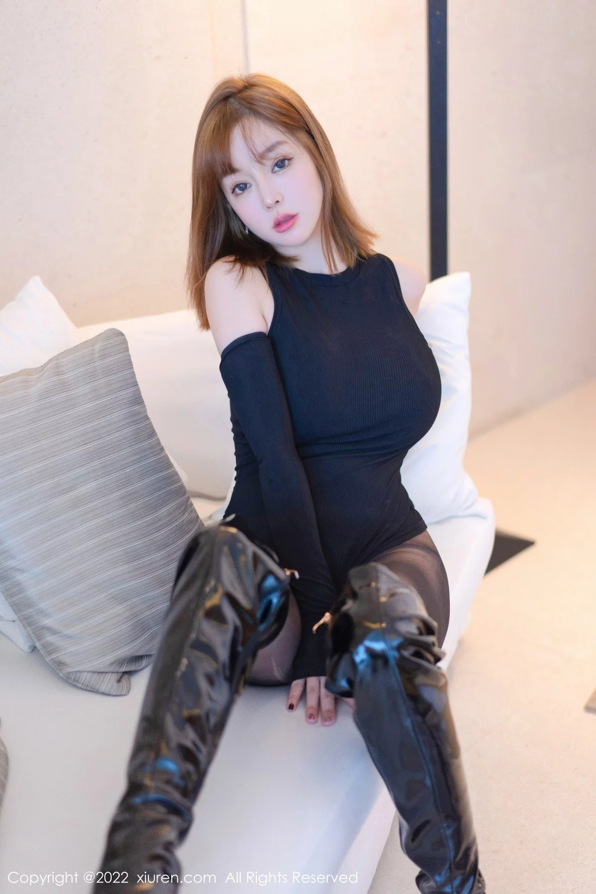 [[XiuRen秀人网]秀人网]No.4576_女神王雨纯三亚旅拍黑色高叉连体衣配黑丝裤袜极致魅惑写真78P