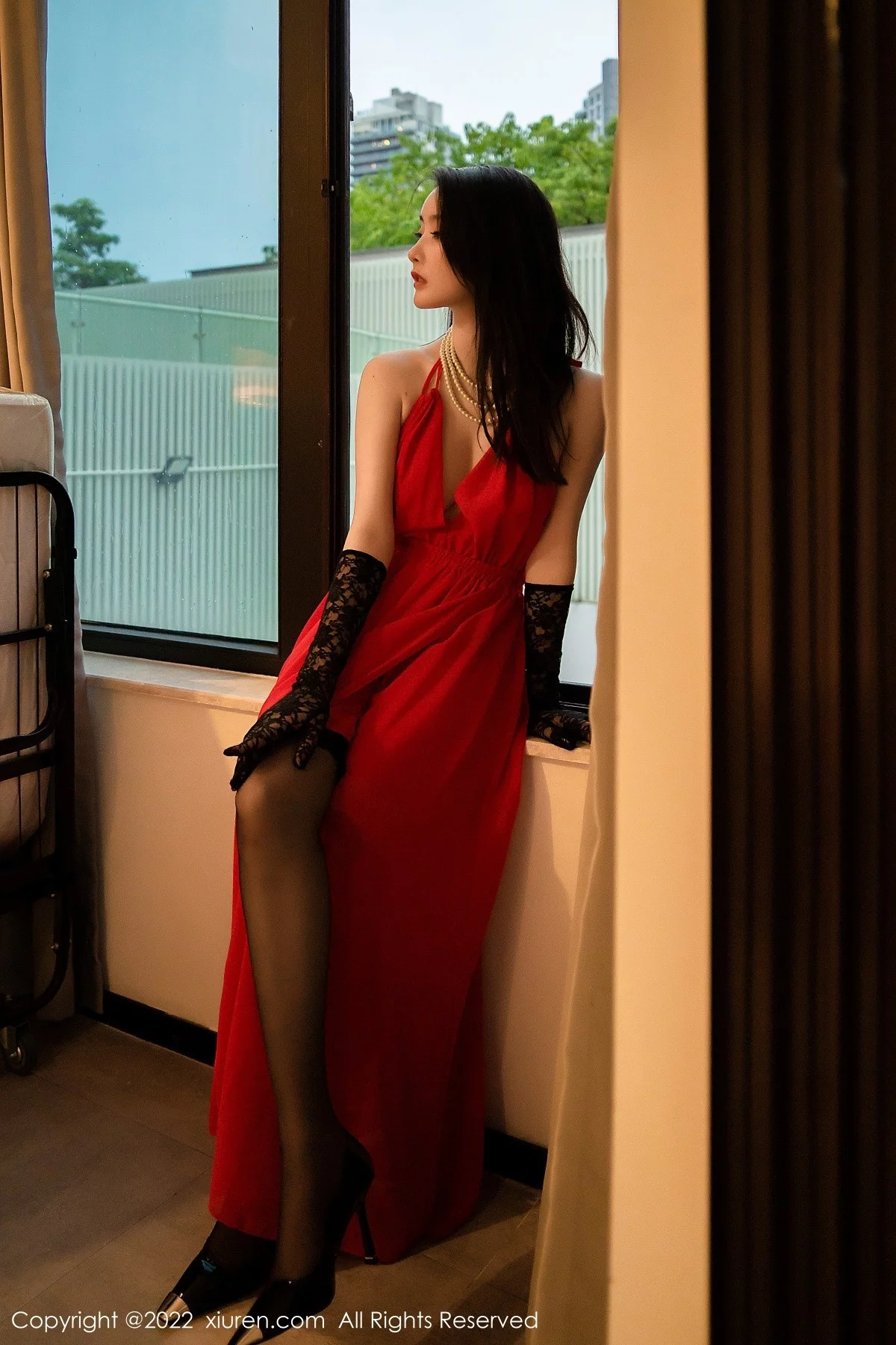 [[XiuRen秀人网]秀人网]No.4571_模特Summer宝宝性感红色连衣裙配黑色蕾丝袜秀美腿诱惑写真48P