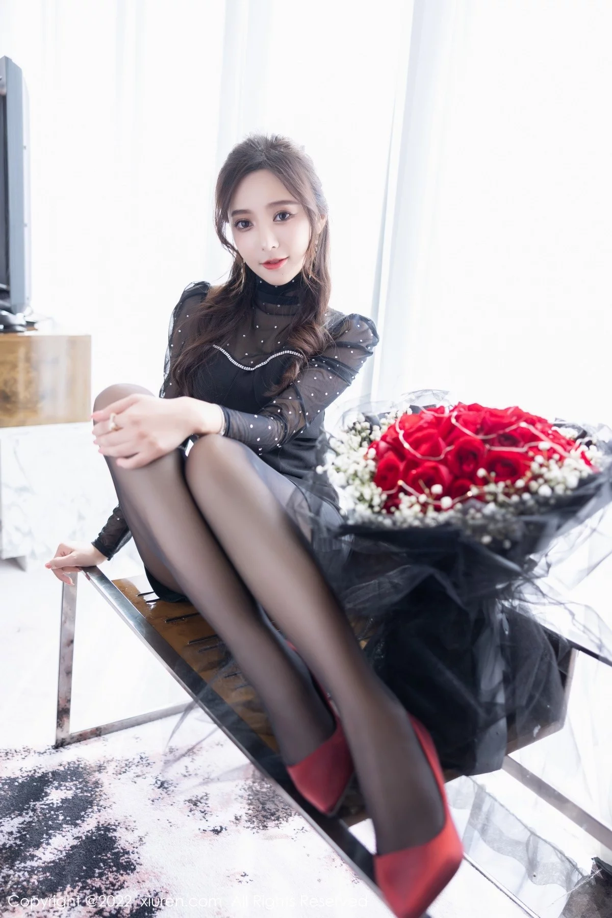 [[XiuRen秀人网]秀人网]No.4574_女神王馨瑶yanni室内场景黑色轻透服饰+红色情趣内衣诱惑写真64P