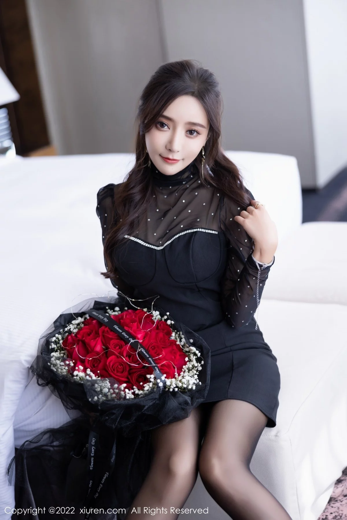 [[XiuRen秀人网]秀人网]No.4574_女神王馨瑶yanni室内场景黑色轻透服饰+红色情趣内衣诱惑写真64P