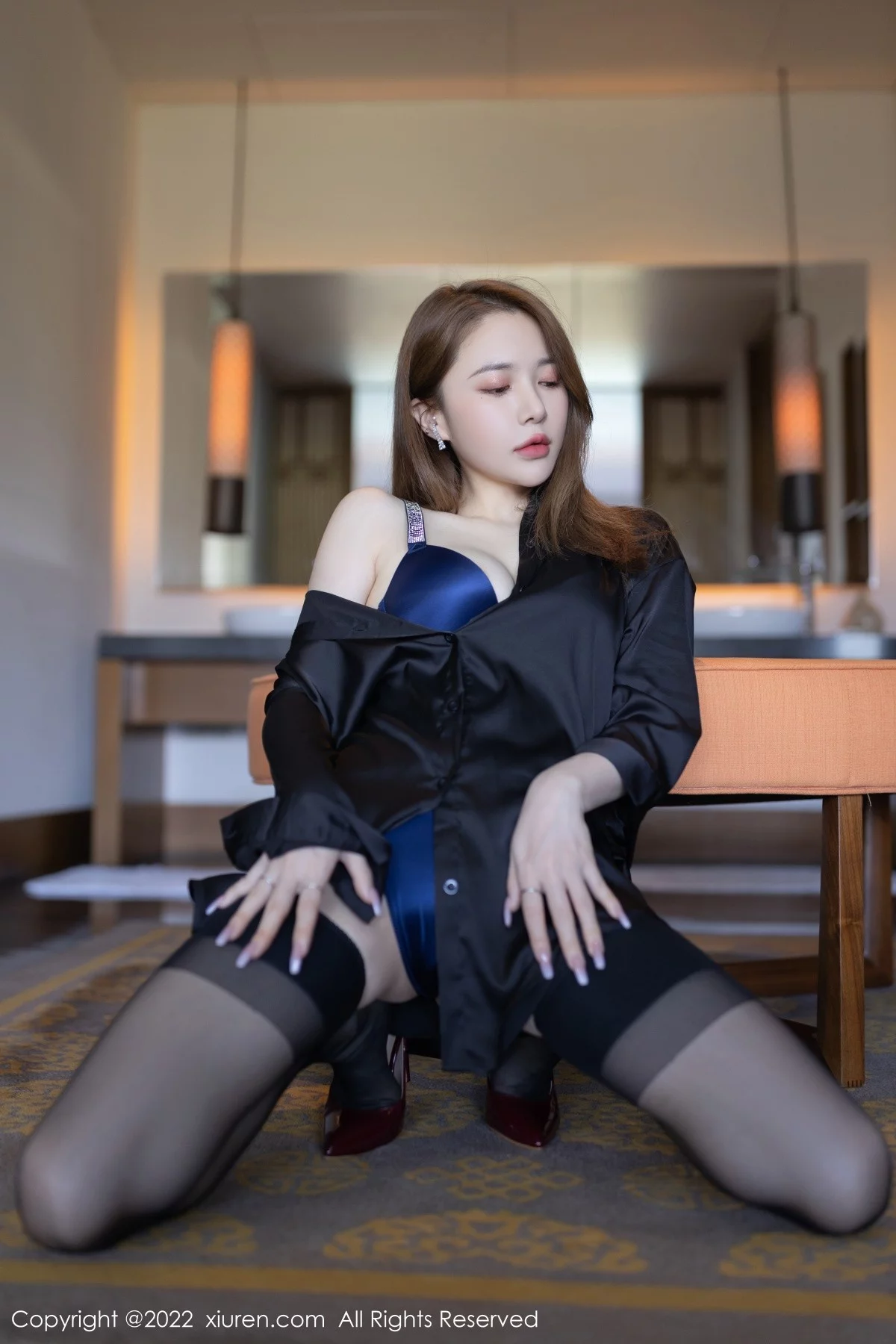 [[XiuRen秀人网]秀人网]No.4573_模特鱼子酱Fish三亚旅拍性感黑色长T配黑丝吊袜极致魅惑写真75P