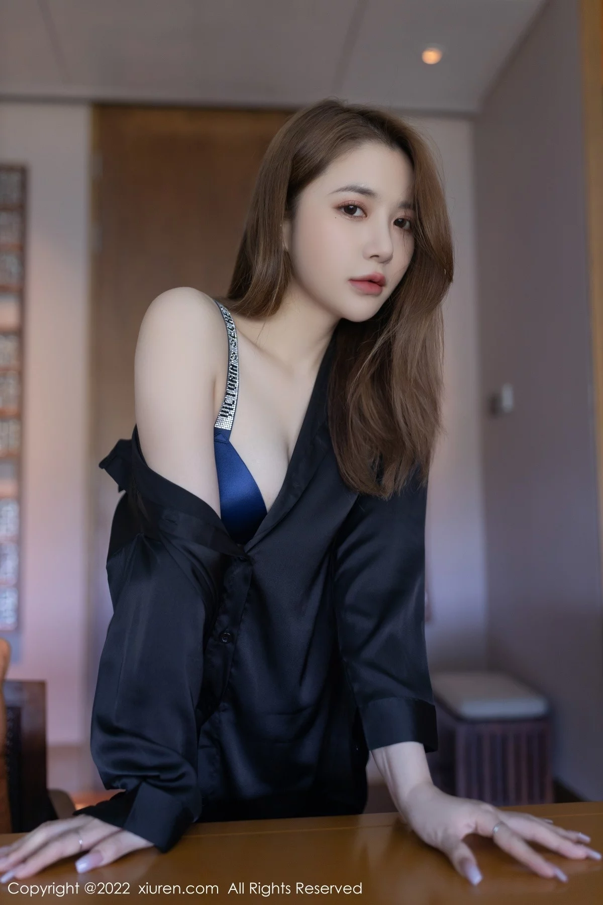 [[XiuRen秀人网]秀人网]No.4573_模特鱼子酱Fish三亚旅拍性感黑色长T配黑丝吊袜极致魅惑写真75P