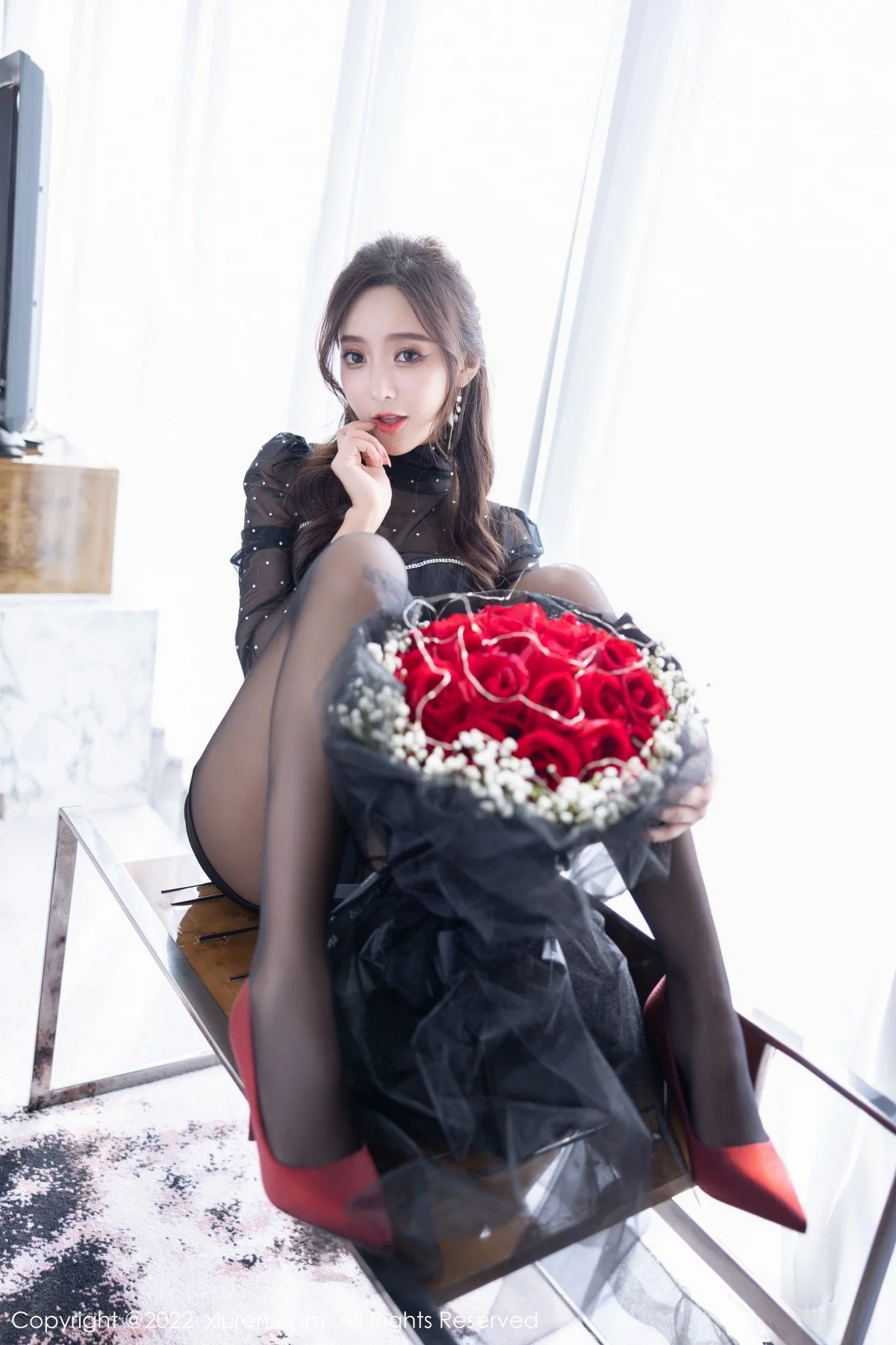 [[XiuRen秀人网]秀人网]No.4574_女神王馨瑶yanni室内场景黑色轻透服饰+红色情趣内衣诱惑写真64P