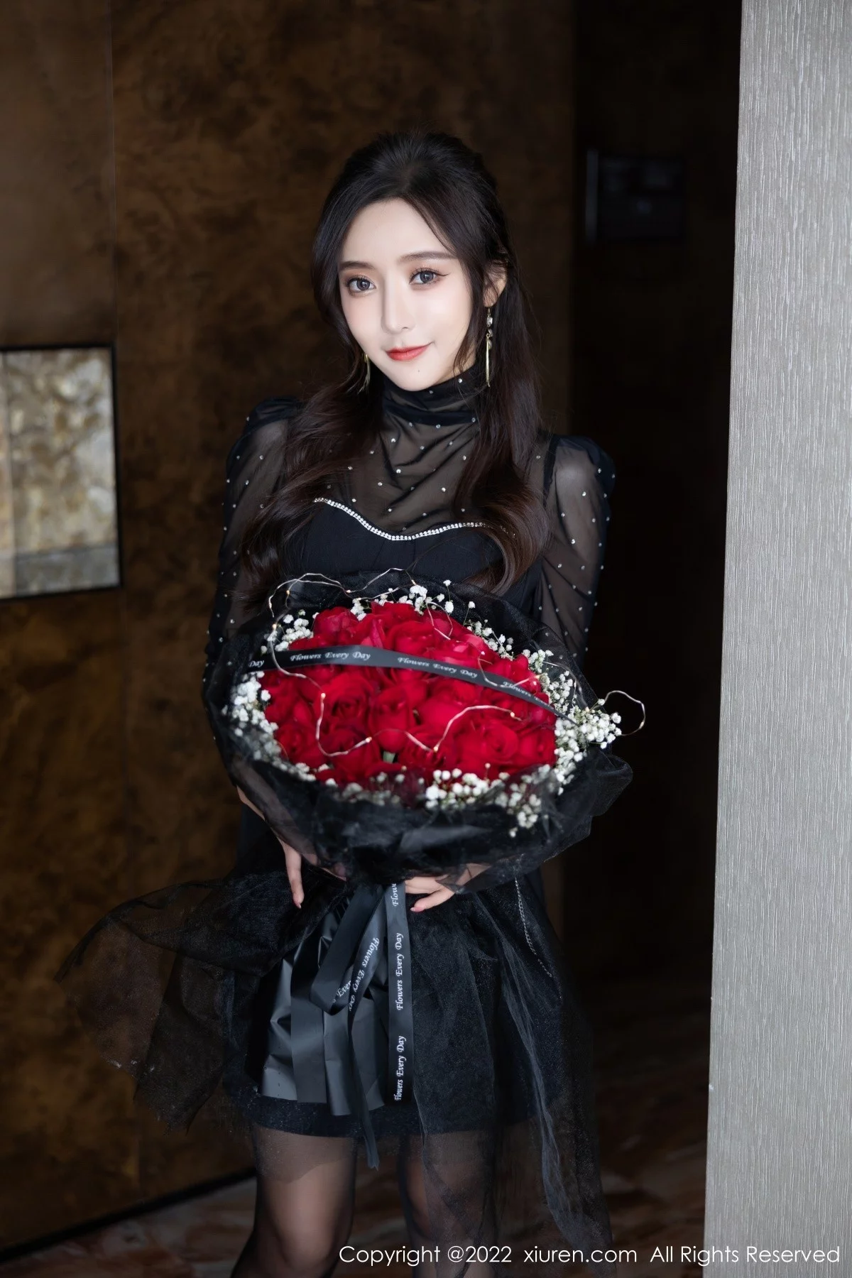 [[XiuRen秀人网]秀人网]No.4574_女神王馨瑶yanni室内场景黑色轻透服饰+红色情趣内衣诱惑写真64P