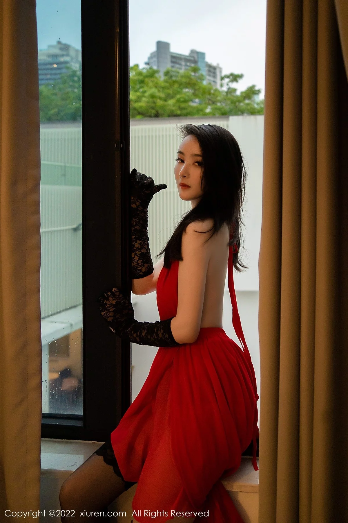 [[XiuRen秀人网]秀人网]No.4571_模特Summer宝宝性感红色连衣裙配黑色蕾丝袜秀美腿诱惑写真48P