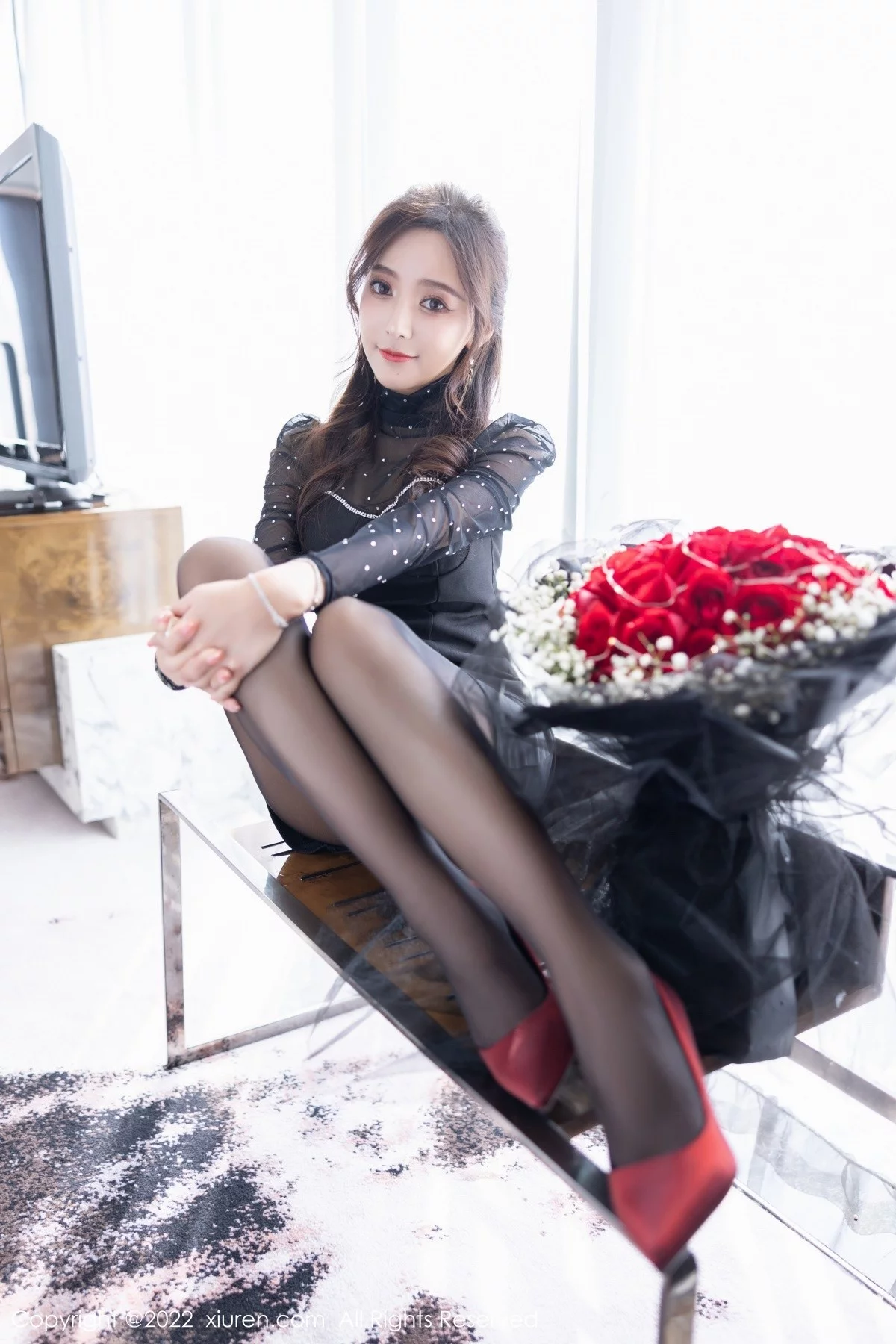 [[XiuRen秀人网]秀人网]No.4574_女神王馨瑶yanni室内场景黑色轻透服饰+红色情趣内衣诱惑写真64P