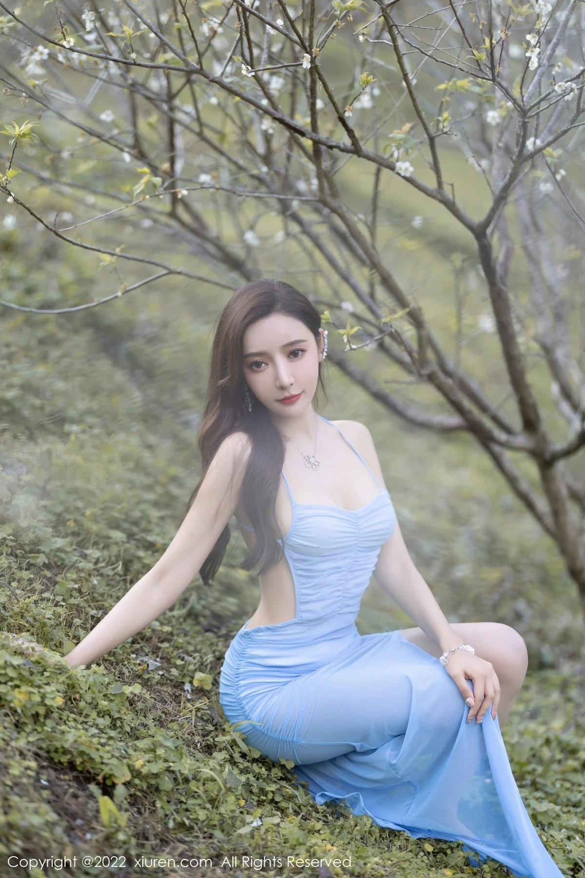 [[XiuRen秀人网]秀人网]No.4581_女神王馨瑶yanni户外性感蓝色长裙+浴室轻透服饰完美诱惑写真81P