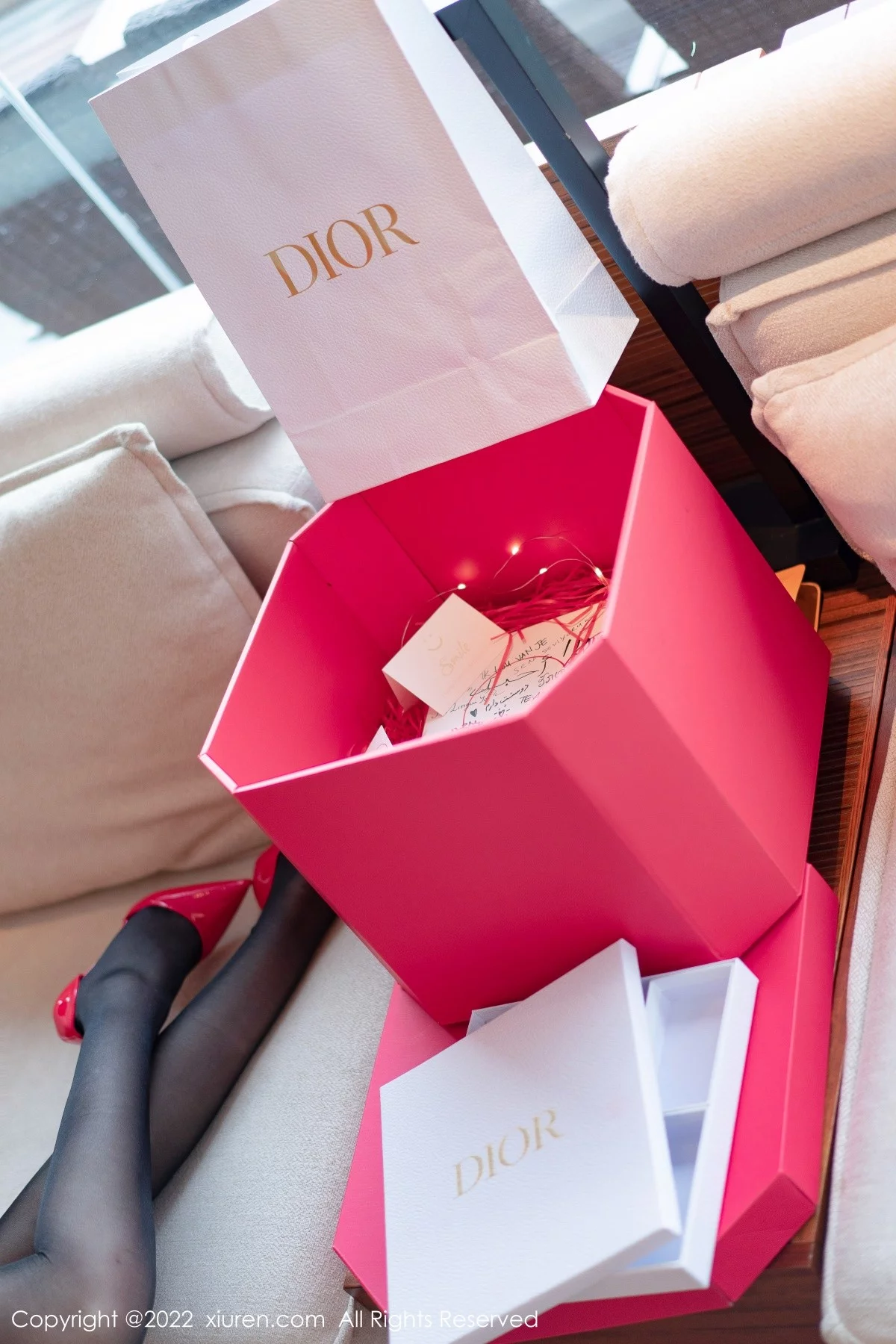 [[XiuRen秀人网]秀人网]No.4580_模特允爾情人节主题脱连衣裙露蕾丝内衣秀豪乳翘臀诱惑写真74P