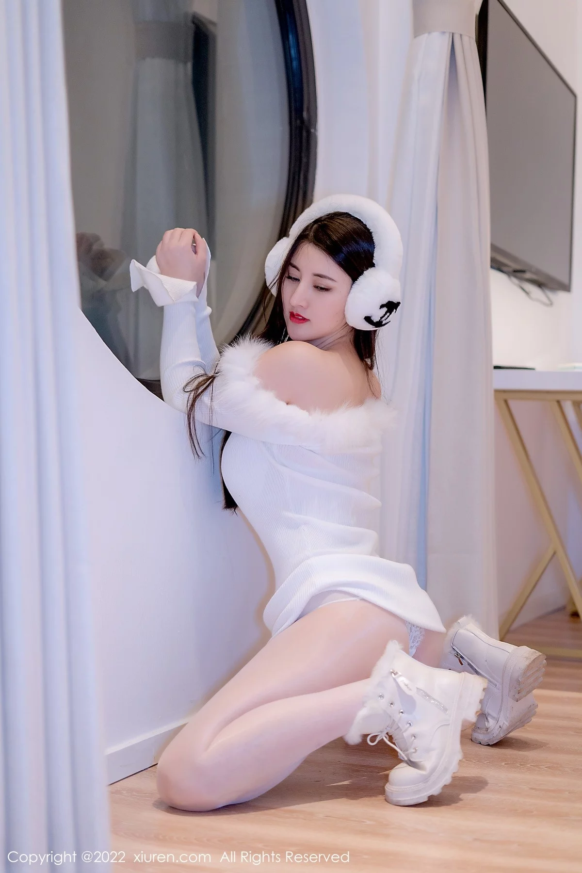 [[XiuRen秀人网]秀人网]No.4578_模特诗诗kiki私房脱性感白色毛外套露蕾丝内衣秀翘臀诱惑写真57P