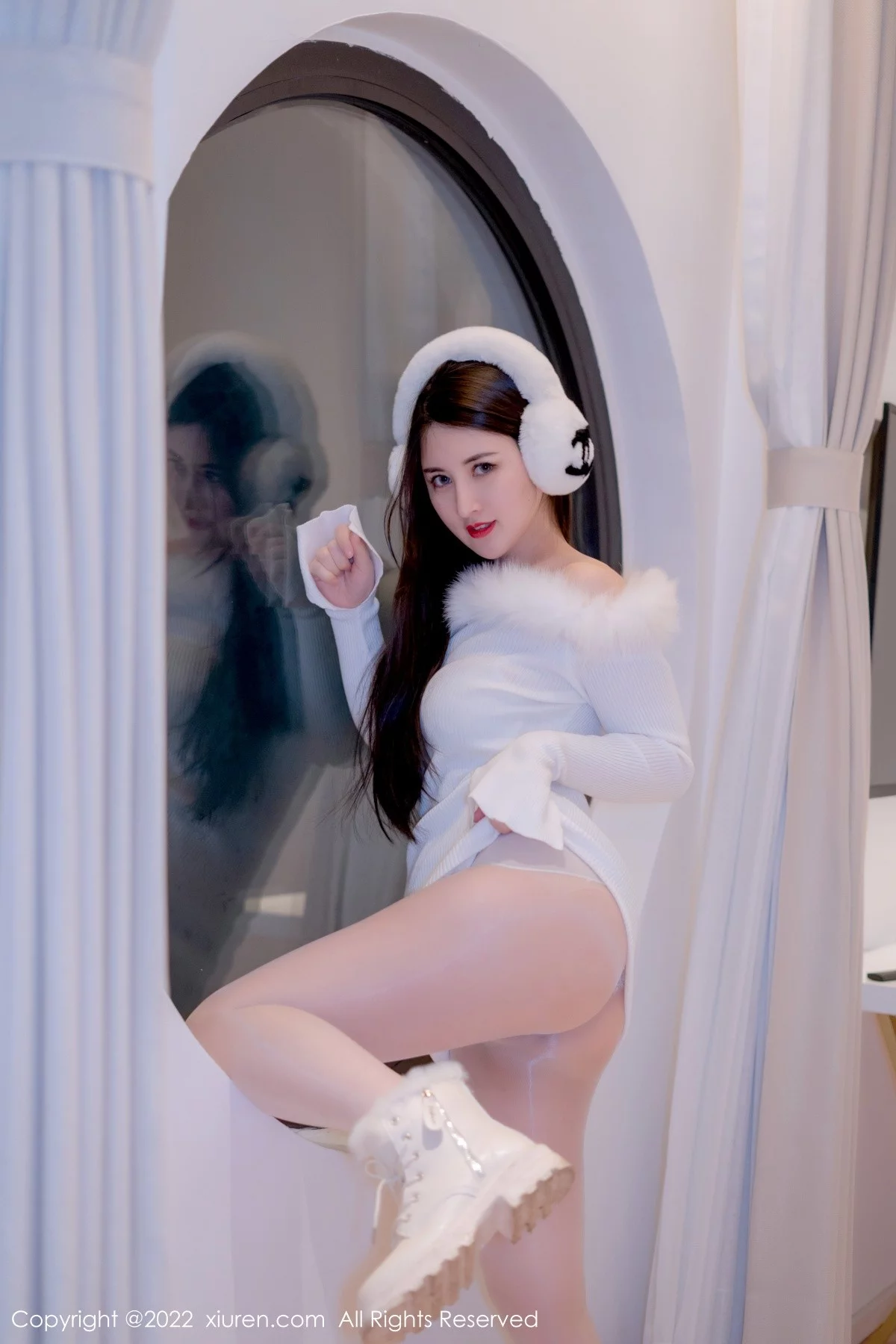 [[XiuRen秀人网]秀人网]No.4578_模特诗诗kiki私房脱性感白色毛外套露蕾丝内衣秀翘臀诱惑写真57P