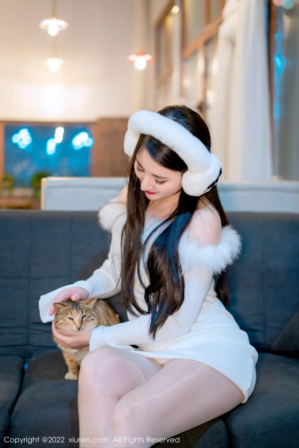 [[XiuRen秀人网]秀人网]No.4578_模特诗诗kiki私房脱性感白色毛外套露蕾丝内衣秀翘臀诱惑写真57P