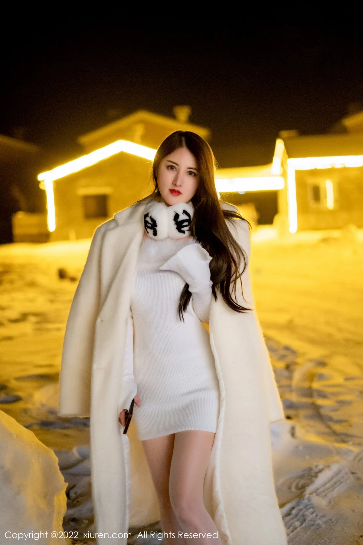 [[XiuRen秀人网]秀人网]No.4578_模特诗诗kiki私房脱性感白色毛外套露蕾丝内衣秀翘臀诱惑写真57P