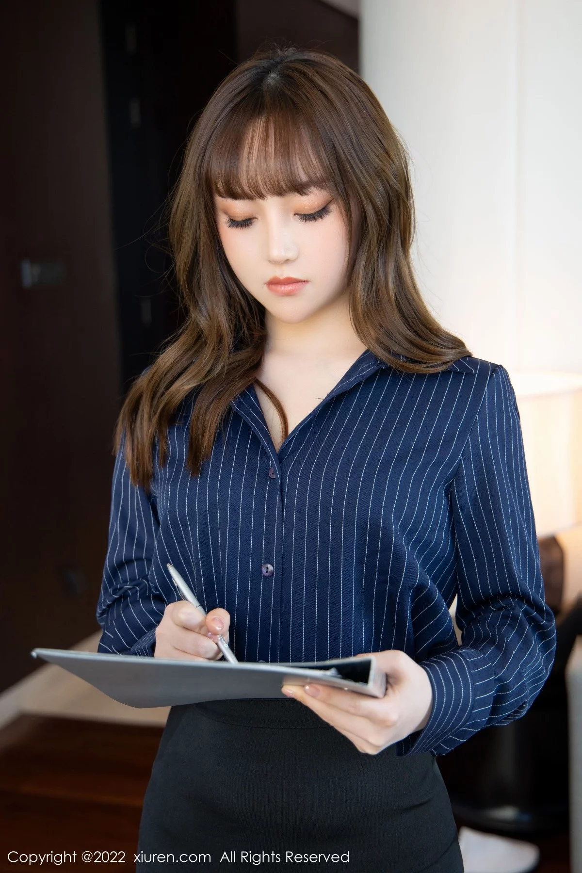 [[XiuRen秀人网]秀人网]No.4579_模特豆瓣酱性感蓝色衬衫配黑短裙露蕾丝袜秀丰满身材诱惑写真98P