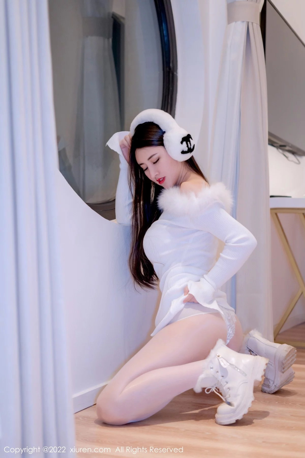 [[XiuRen秀人网]秀人网]No.4578_模特诗诗kiki私房脱性感白色毛外套露蕾丝内衣秀翘臀诱惑写真57P