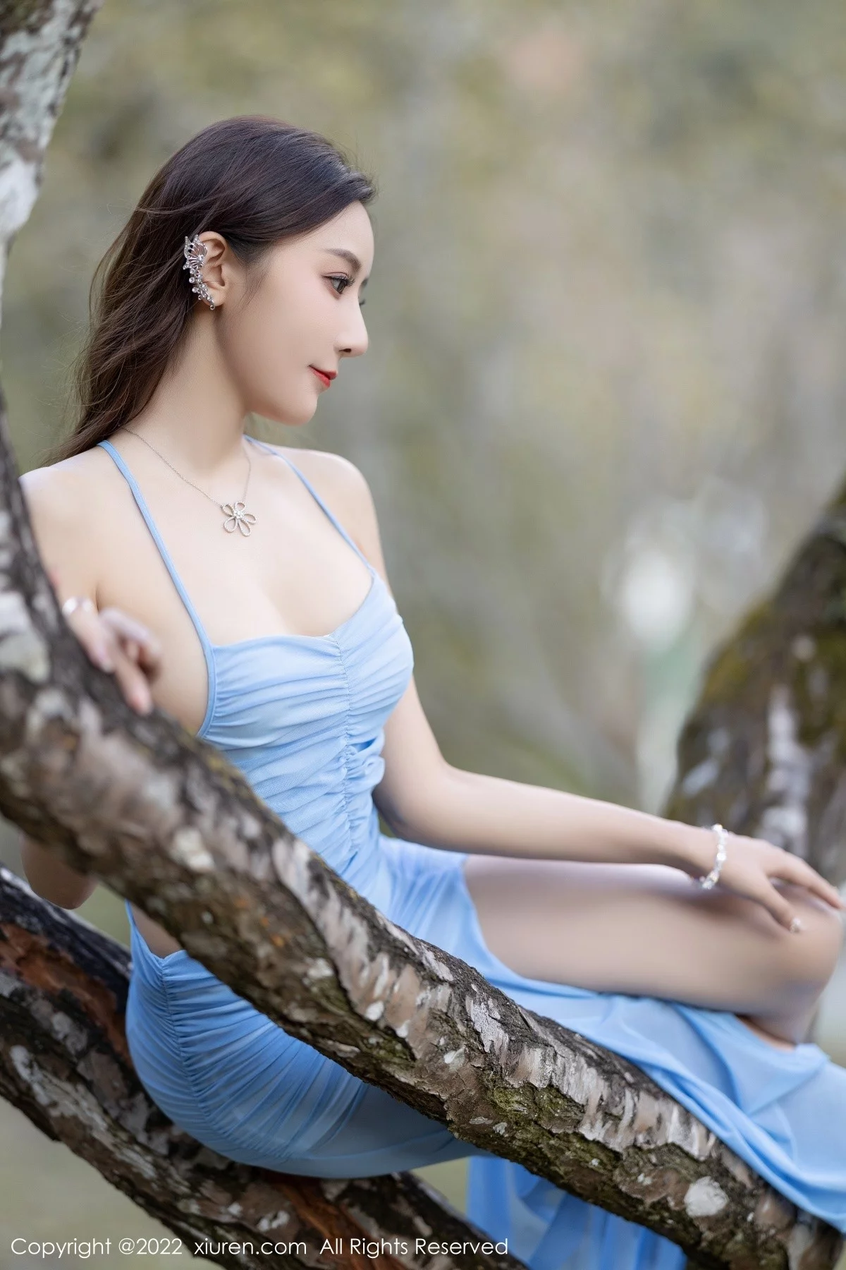 [[XiuRen秀人网]秀人网]No.4581_女神王馨瑶yanni户外性感蓝色长裙+浴室轻透服饰完美诱惑写真81P