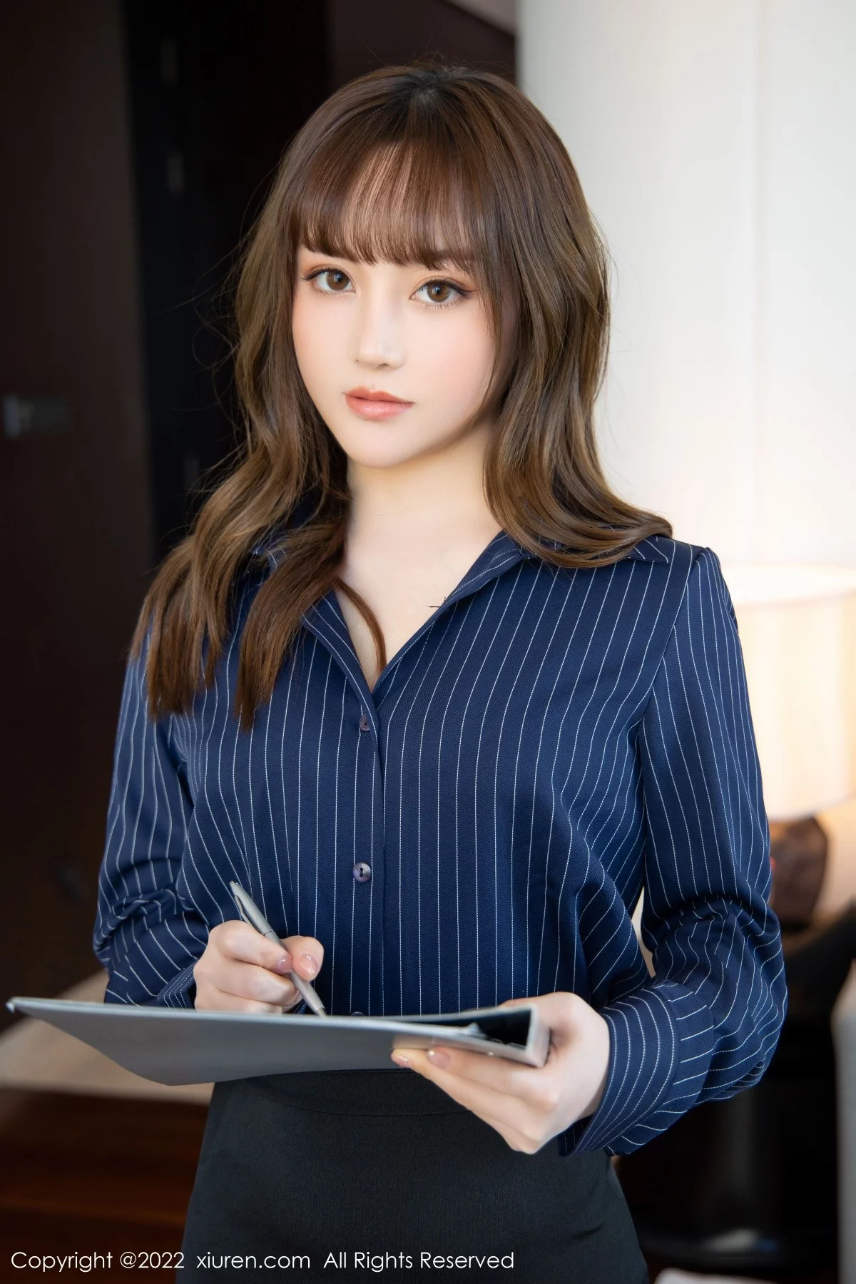 [[XiuRen秀人网]秀人网]No.4579_模特豆瓣酱性感蓝色衬衫配黑短裙露蕾丝袜秀丰满身材诱惑写真98P