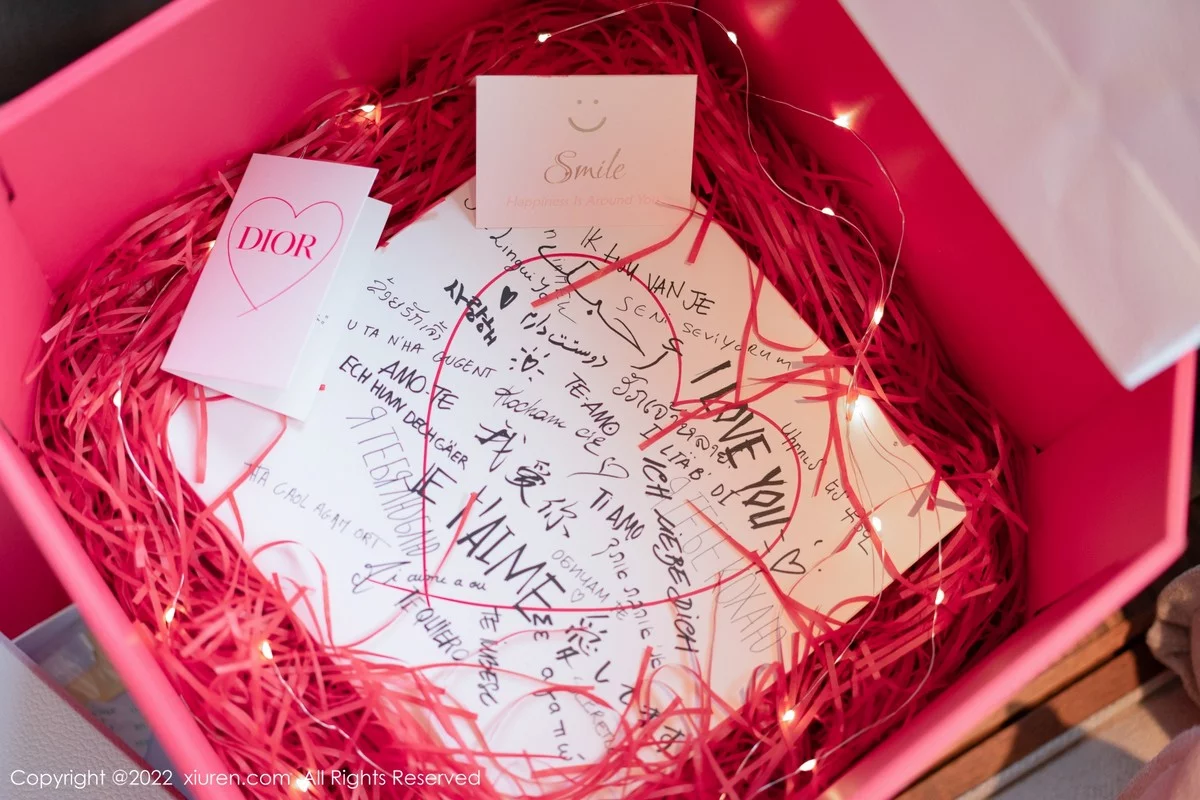 [[XiuRen秀人网]秀人网]No.4580_模特允爾情人节主题脱连衣裙露蕾丝内衣秀豪乳翘臀诱惑写真74P