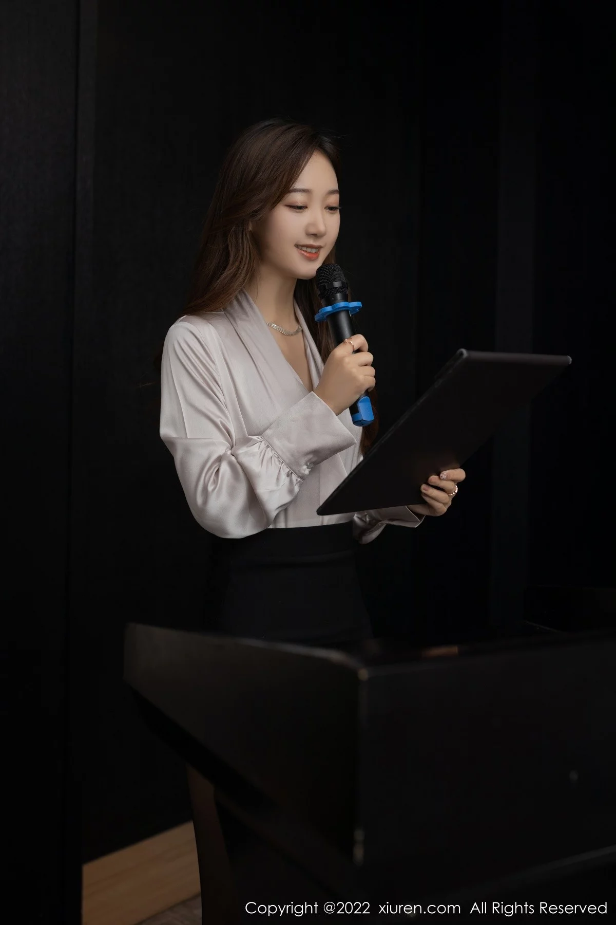 [[XiuRen秀人网]秀人网]No.4485_模特唐安琪角色扮演主题私房无内黑丝裤袜秀翘臀屁沟诱惑写真87P