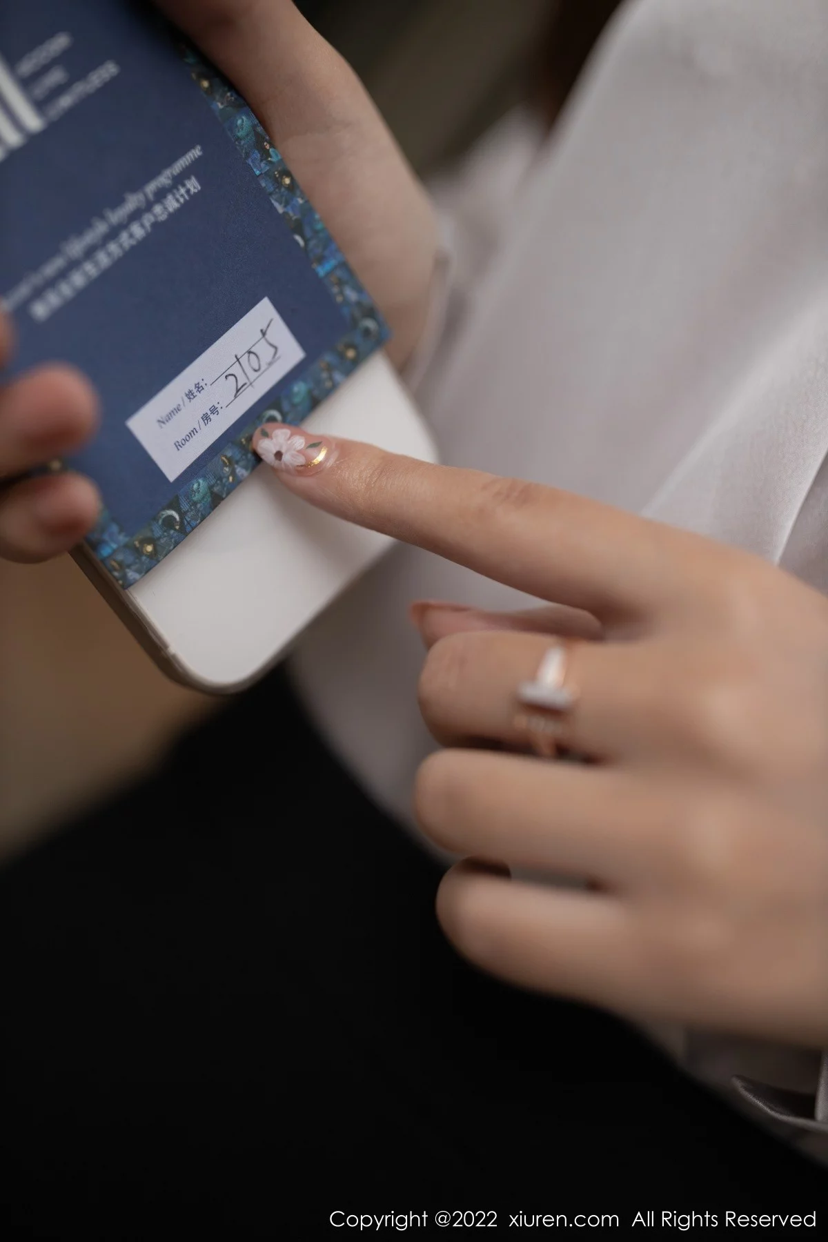 [[XiuRen秀人网]秀人网]No.4485_模特唐安琪角色扮演主题私房无内黑丝裤袜秀翘臀屁沟诱惑写真87P