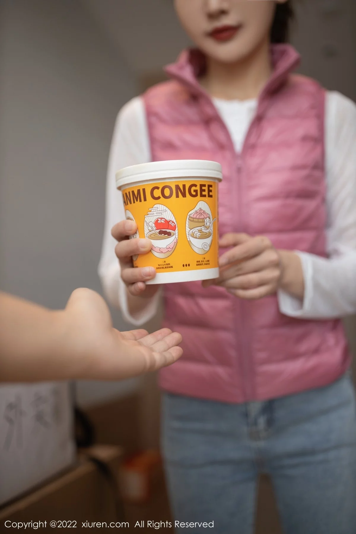 [[XiuRen秀人网]秀人网]No.4493_模特陆萱萱角色扮演主题私房脱牛仔裤露无内肉丝惹火诱惑写真91P