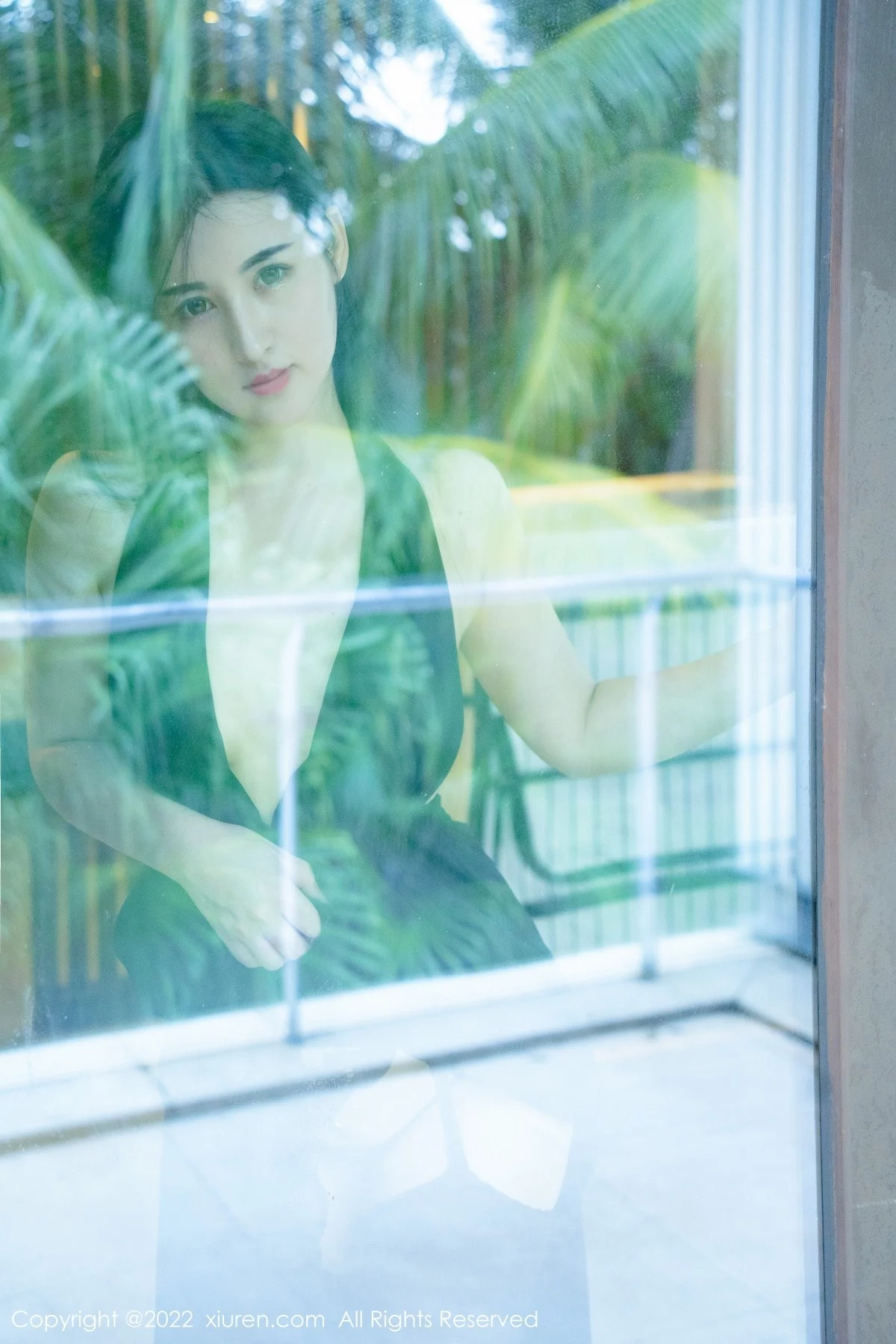 [[XiuRen秀人网]秀人网]No.4488_模特诗诗kiki三亚旅拍黑色轻透连衣长裙配黑丝吊袜极致魅惑写真56P