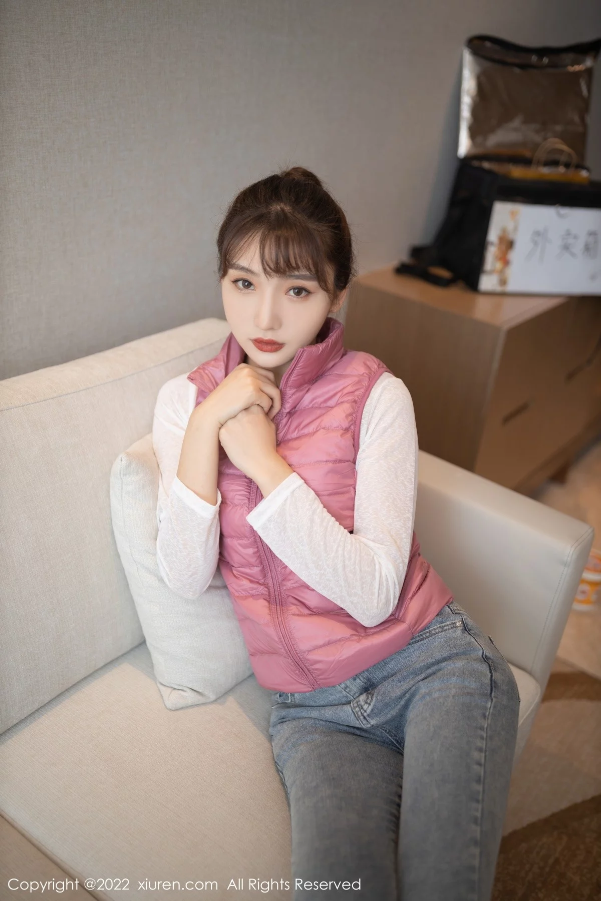 [[XiuRen秀人网]秀人网]No.4493_模特陆萱萱角色扮演主题私房脱牛仔裤露无内肉丝惹火诱惑写真91P