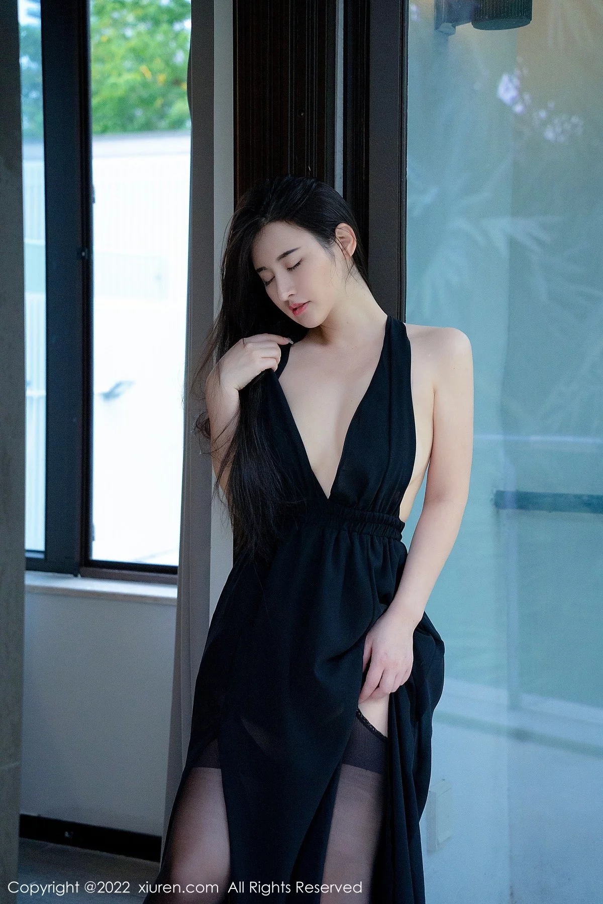 [[XiuRen秀人网]秀人网]No.4488_模特诗诗kiki三亚旅拍黑色轻透连衣长裙配黑丝吊袜极致魅惑写真56P