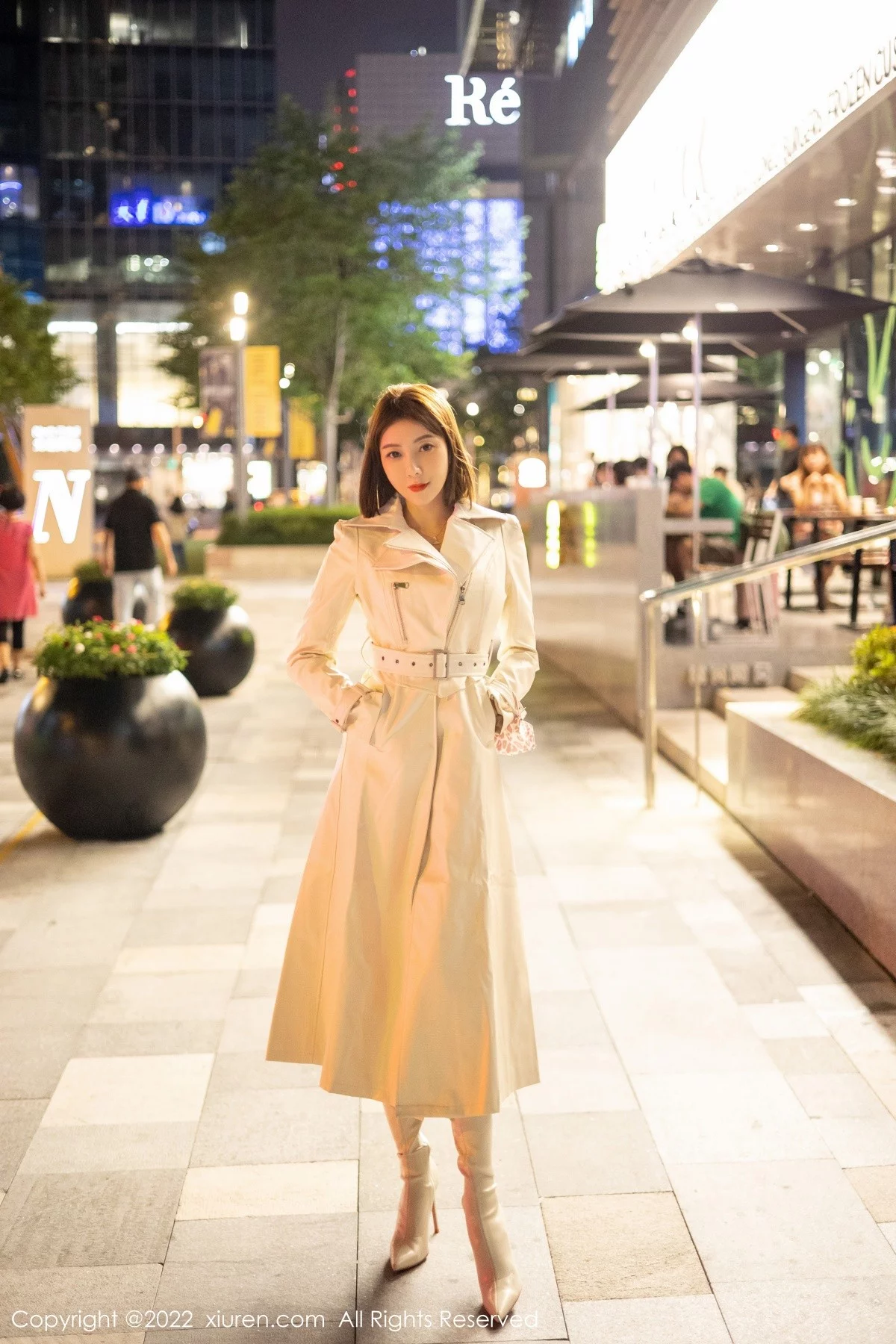 [[XiuRen秀人网]秀人网]No.4495_御姐果儿Victoria青海旅拍脱风衣露艳红色蕾丝内衣丰满诱惑写真64P