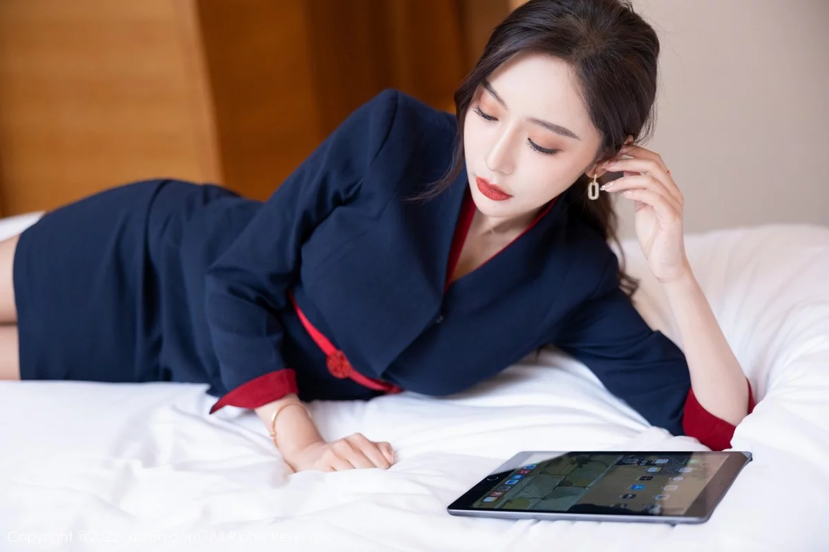 [[XiuRen秀人网]秀人网]No.4500_女神王馨瑶yanni职业装主题蓝色上衣配短裙超薄黑丝诱惑写真90P