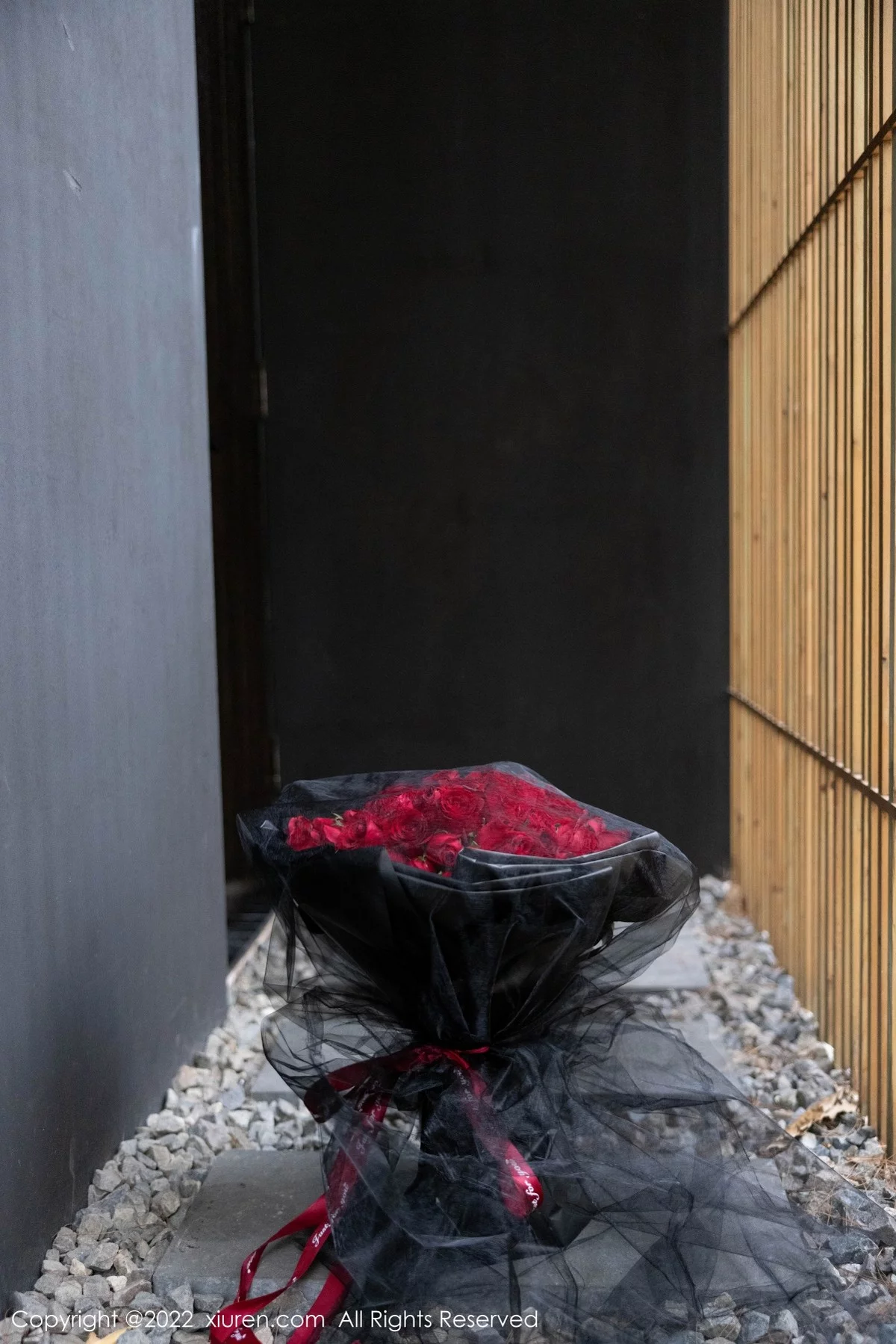 [[XiuRen秀人网]秀人网]No.4498_女神绮里嘉ula黑色露肩连衣短裙配超薄黑丝秀完美身材诱惑写真51P