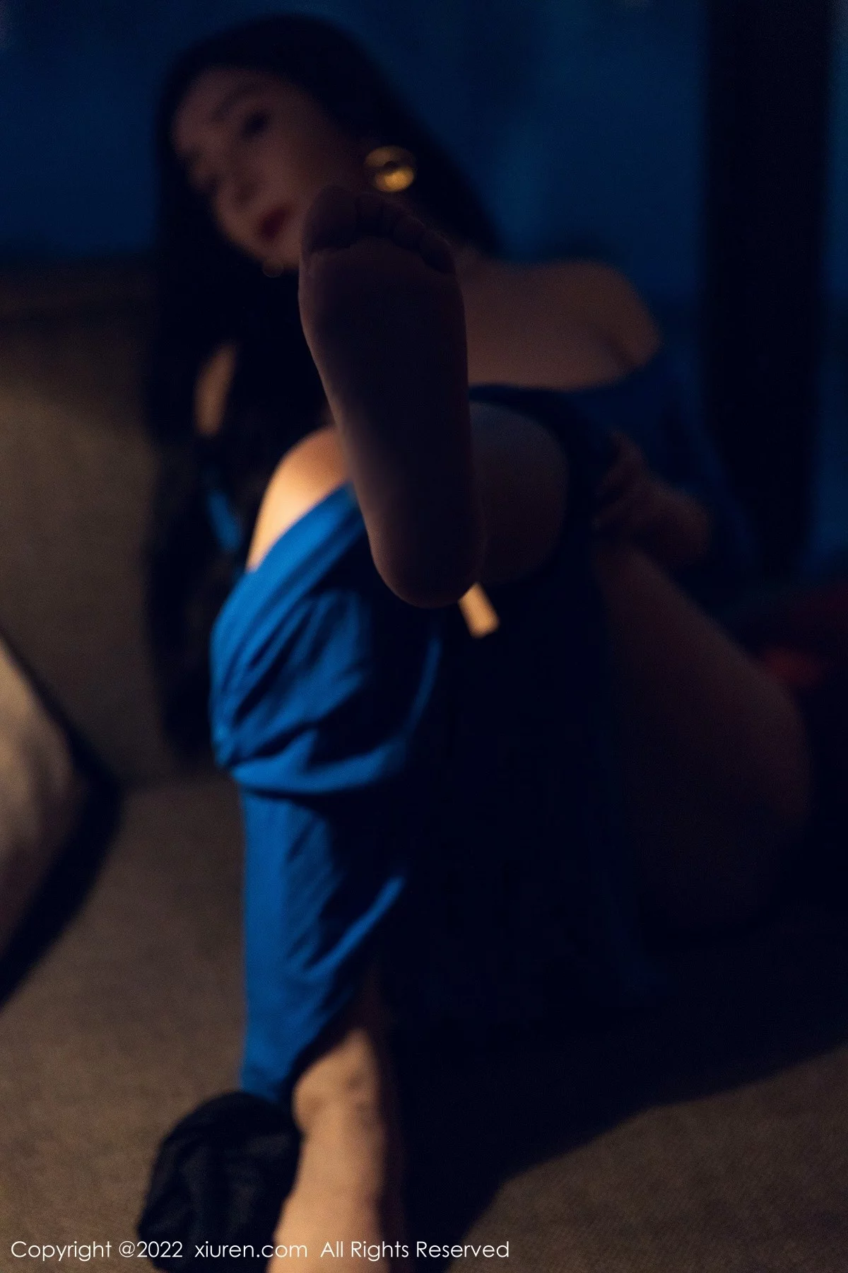 [[XiuRen秀人网]秀人网]No.4496_模特允爾私房蓝色收身上衣配超薄黑丝裤袜秀豪乳翘臀诱惑写真52P