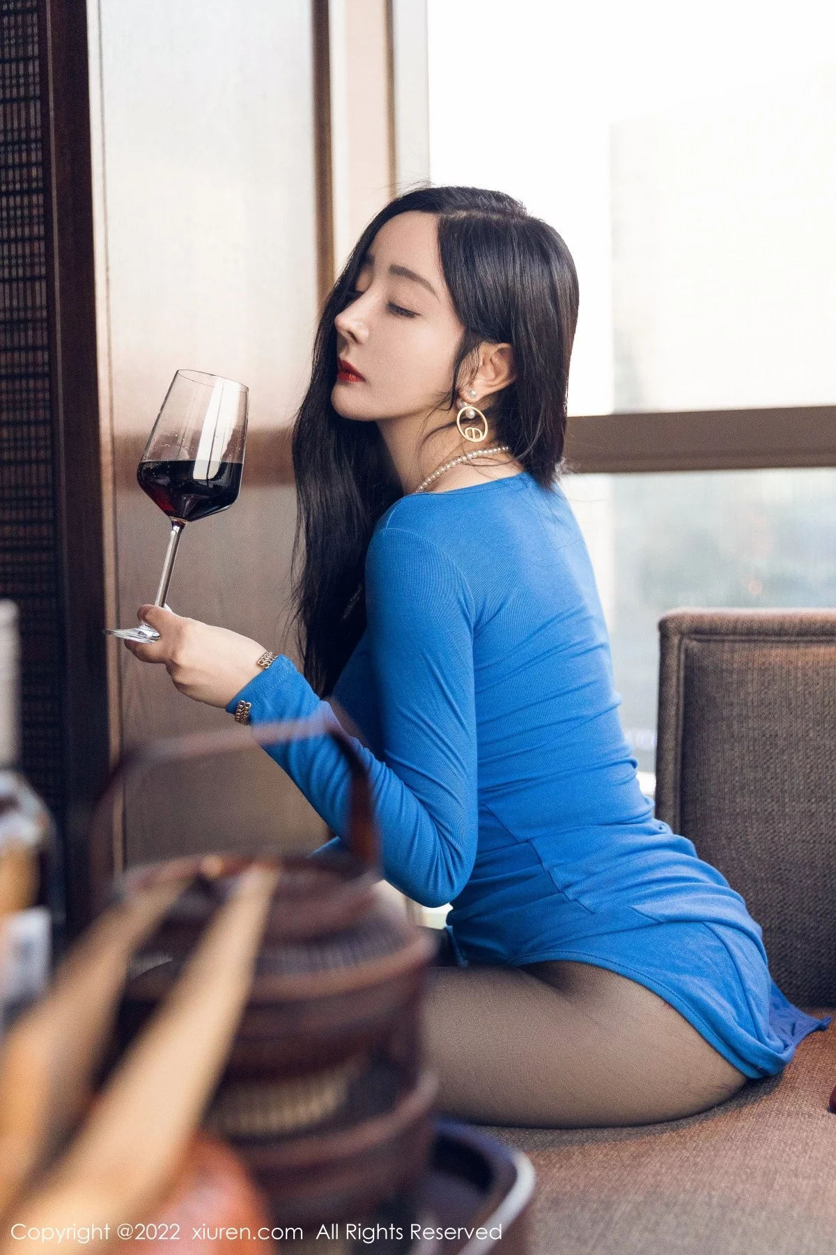 [[XiuRen秀人网]秀人网]No.4496_模特允爾私房蓝色收身上衣配超薄黑丝裤袜秀豪乳翘臀诱惑写真52P