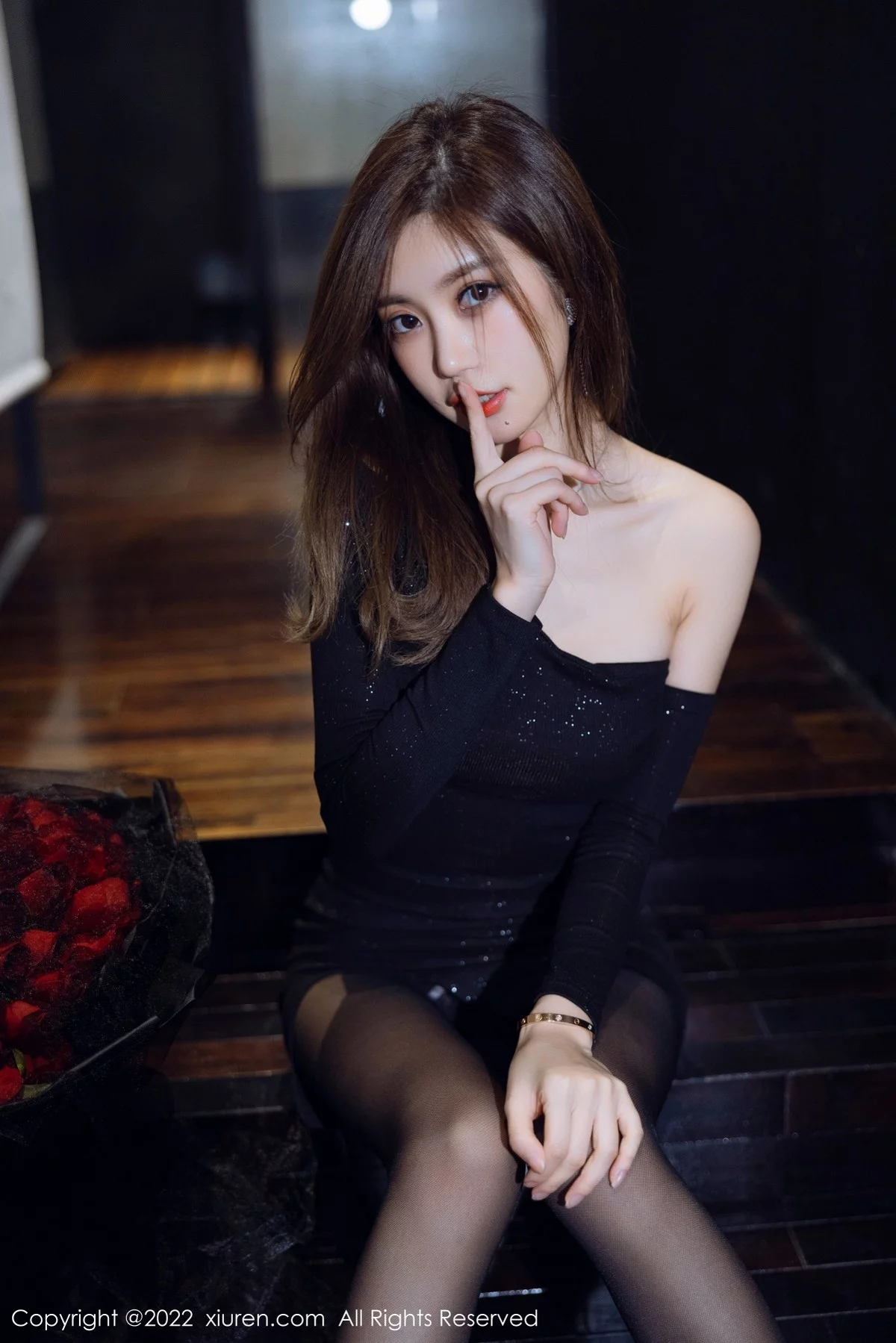 [[XiuRen秀人网]秀人网]No.4498_女神绮里嘉ula黑色露肩连衣短裙配超薄黑丝秀完美身材诱惑写真51P