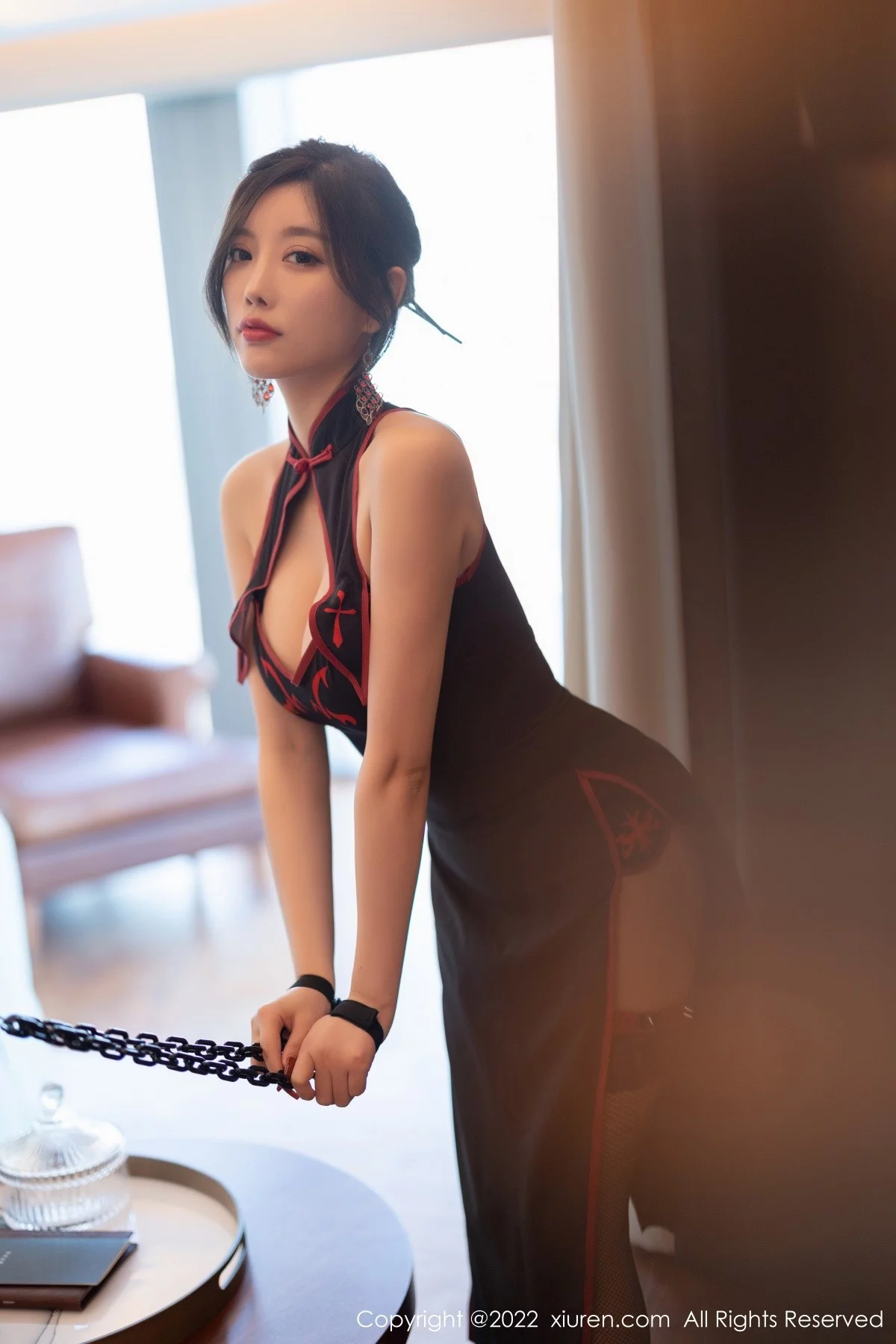 [[XiuRen秀人网]秀人网]No.4587_女神杨晨晨Yome黑色短旗袍配蕾丝吊袜秀完美身材诱惑写真74P