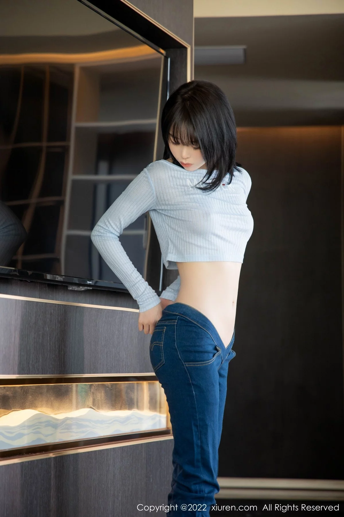 [[XiuRen秀人网]秀人网]No.4584_模特奶瓶蓝色外套配牛仔裤私房半脱秀浑圆翘臀极致诱惑写真94P