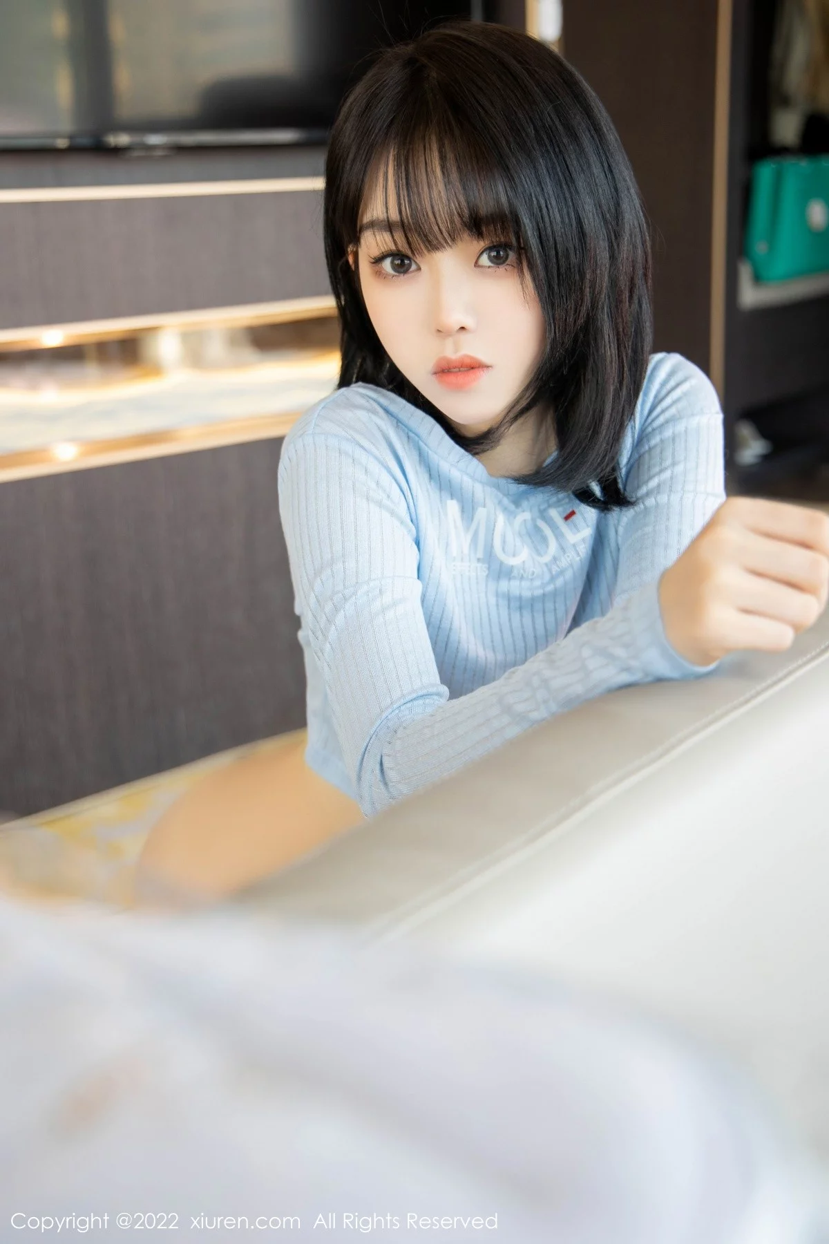 [[XiuRen秀人网]秀人网]No.4584_模特奶瓶蓝色外套配牛仔裤私房半脱秀浑圆翘臀极致诱惑写真94P