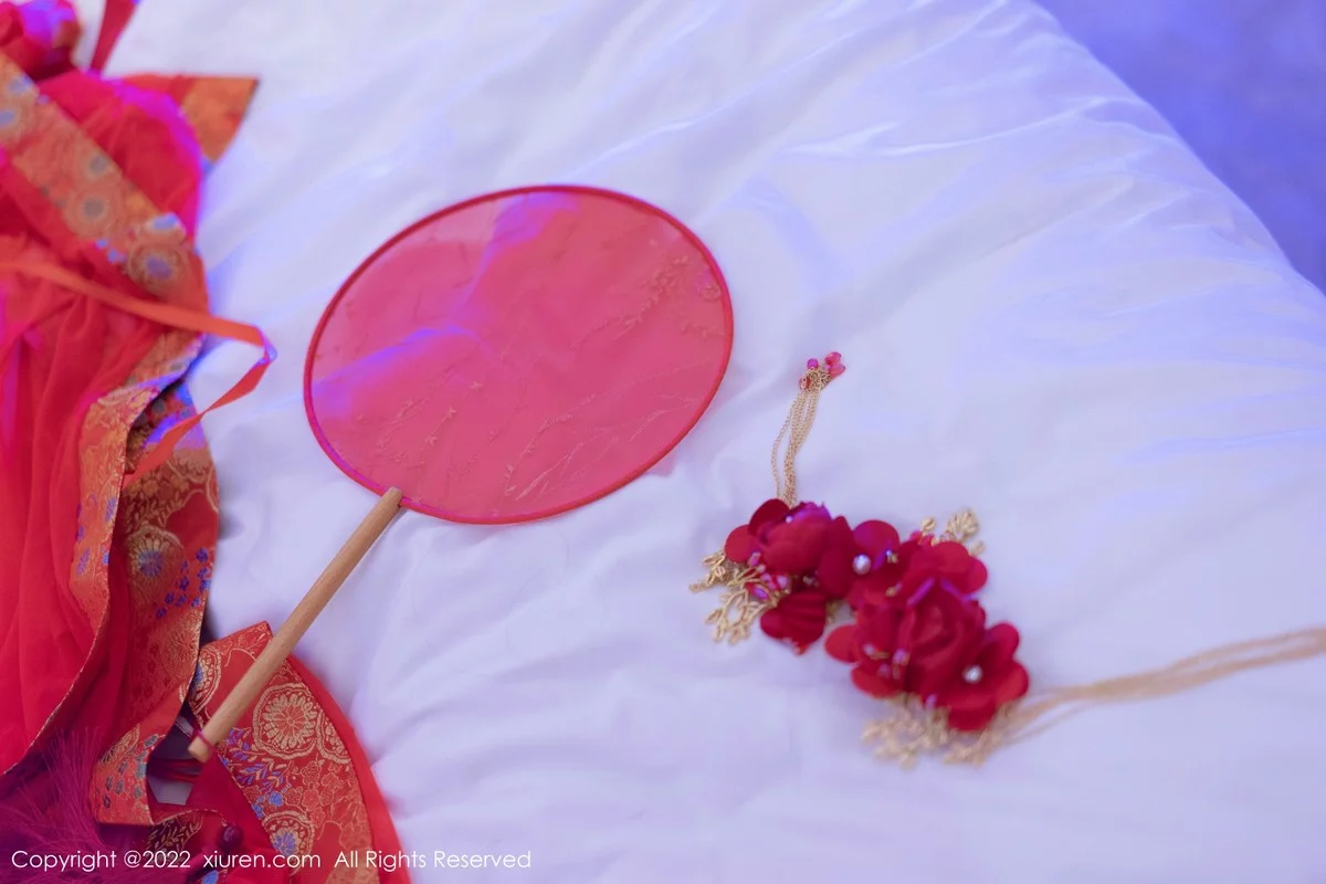 [[XiuRen秀人网]秀人网]No.4586_女神王雨纯三亚旅拍性感红色古典肚兜配蕾丝袜极致诱惑写真60P