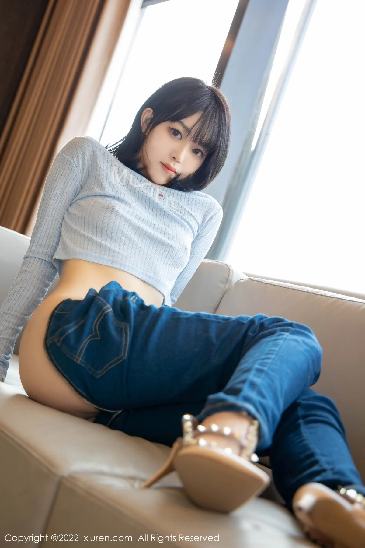 [[XiuRen秀人网]秀人网]No.4584_模特奶瓶蓝色外套配牛仔裤私房半脱秀浑圆翘臀极致诱惑写真94P