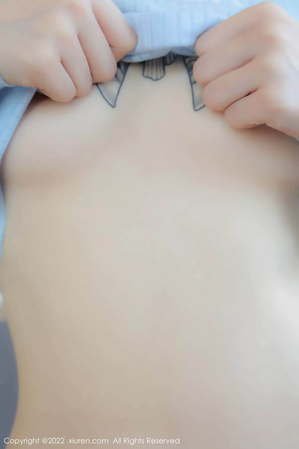 [[XiuRen秀人网]秀人网]No.4584_模特奶瓶蓝色外套配牛仔裤私房半脱秀浑圆翘臀极致诱惑写真94P