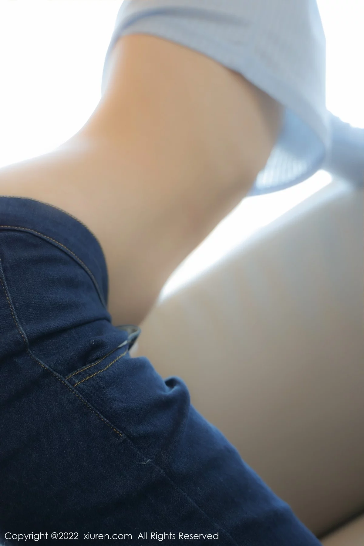 [[XiuRen秀人网]秀人网]No.4584_模特奶瓶蓝色外套配牛仔裤私房半脱秀浑圆翘臀极致诱惑写真94P