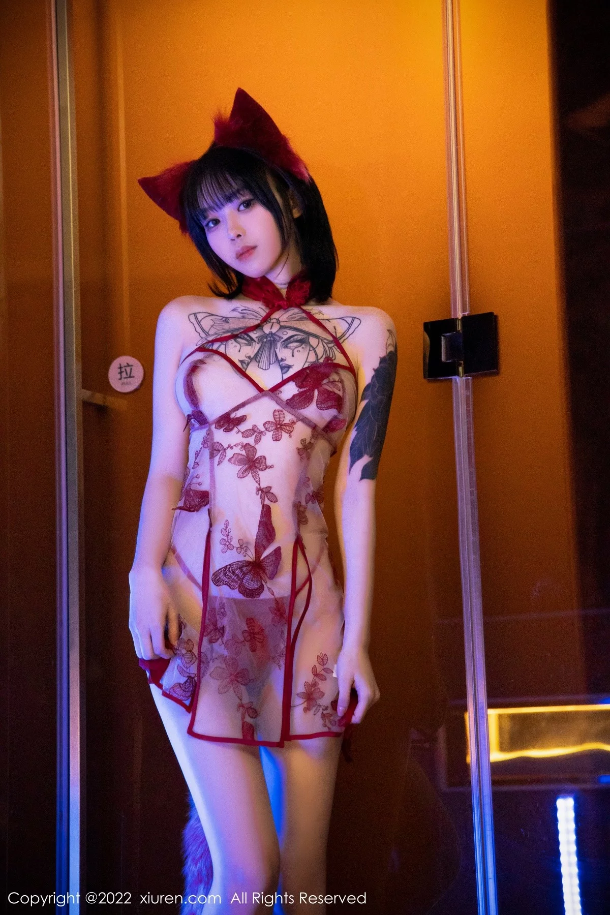 [[XiuRen秀人网]秀人网]No.4634_模特奶瓶魅惑狐狸装扮性感红色轻透服饰秀完美身材诱惑写真64P