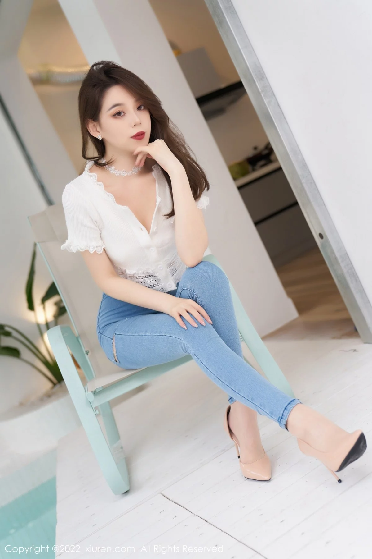 [[XiuRen秀人网]秀人网]No.4633_模特言沫私房脱牛仔裤露白色蕾丝内衣秀惹火身材极致诱惑写真62P