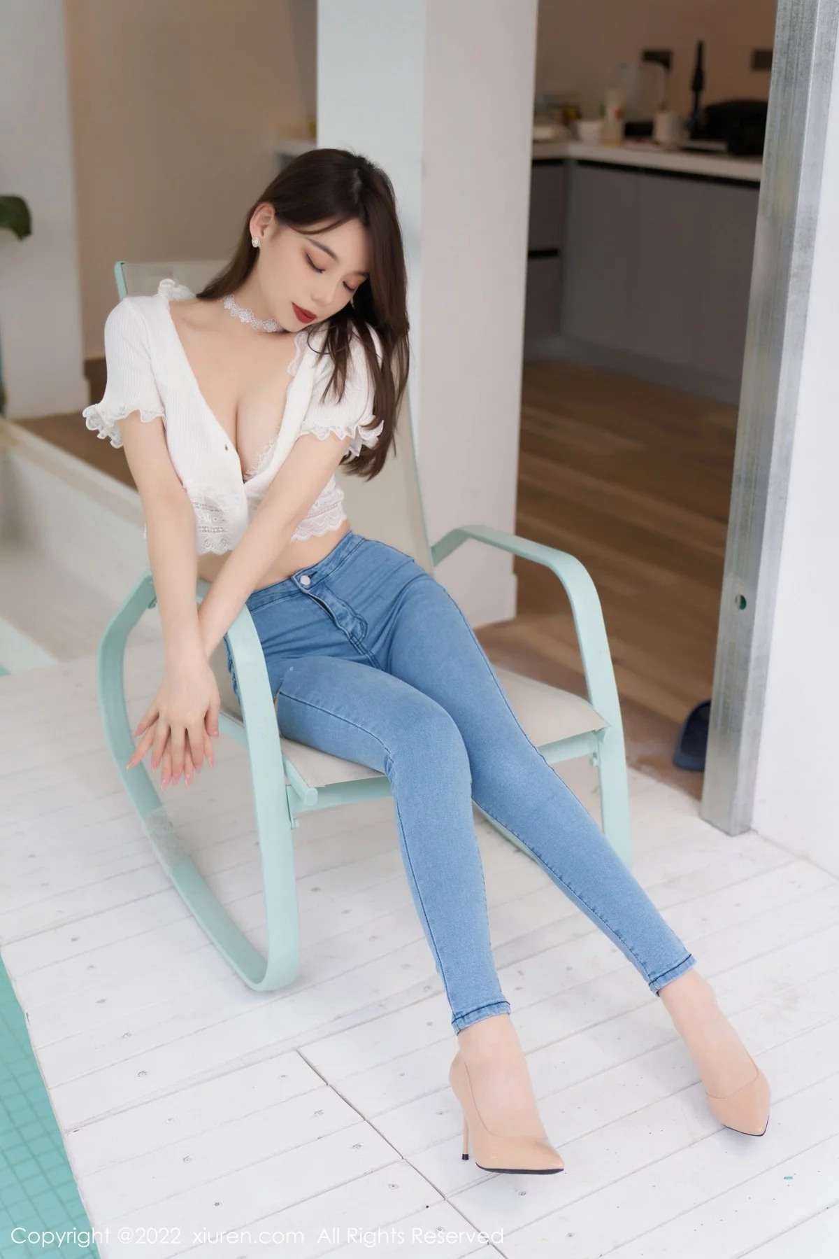 [[XiuRen秀人网]秀人网]No.4633_模特言沫私房脱牛仔裤露白色蕾丝内衣秀惹火身材极致诱惑写真62P