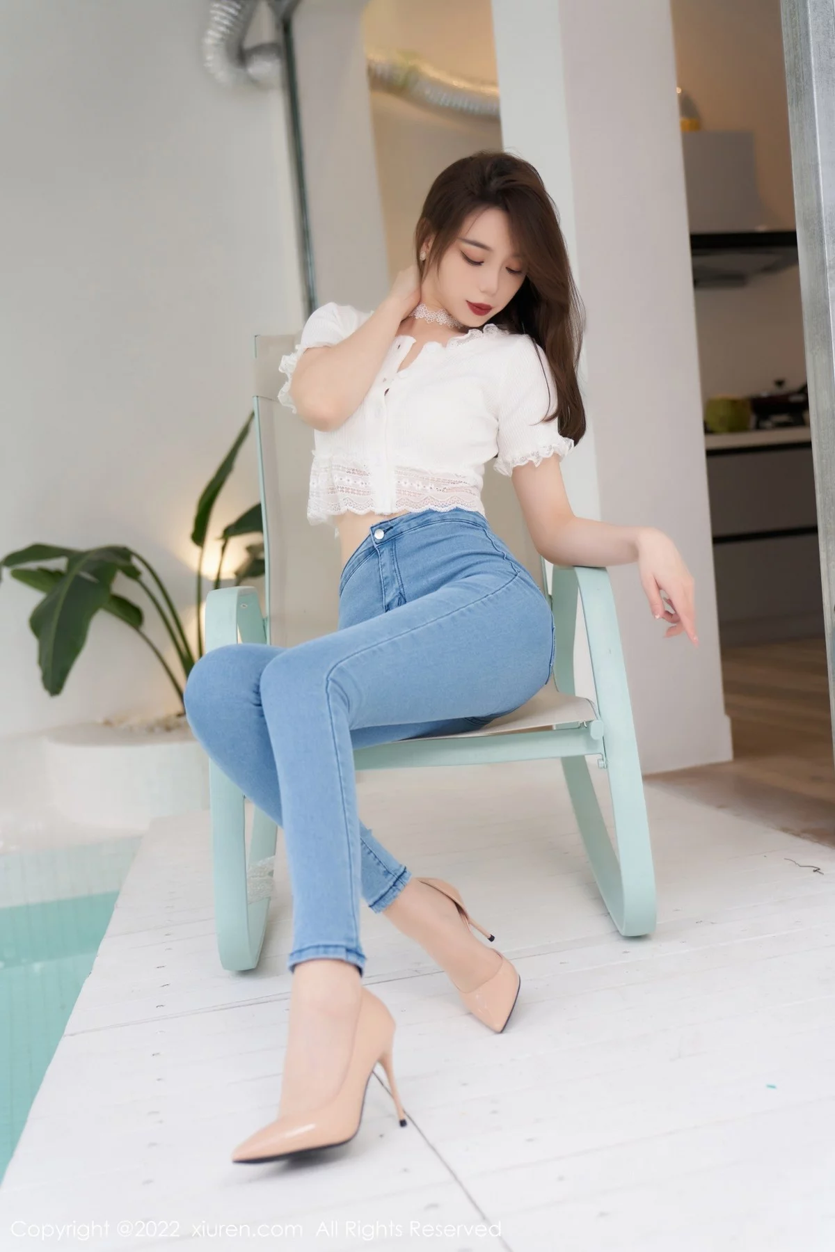 [[XiuRen秀人网]秀人网]No.4633_模特言沫私房脱牛仔裤露白色蕾丝内衣秀惹火身材极致诱惑写真62P