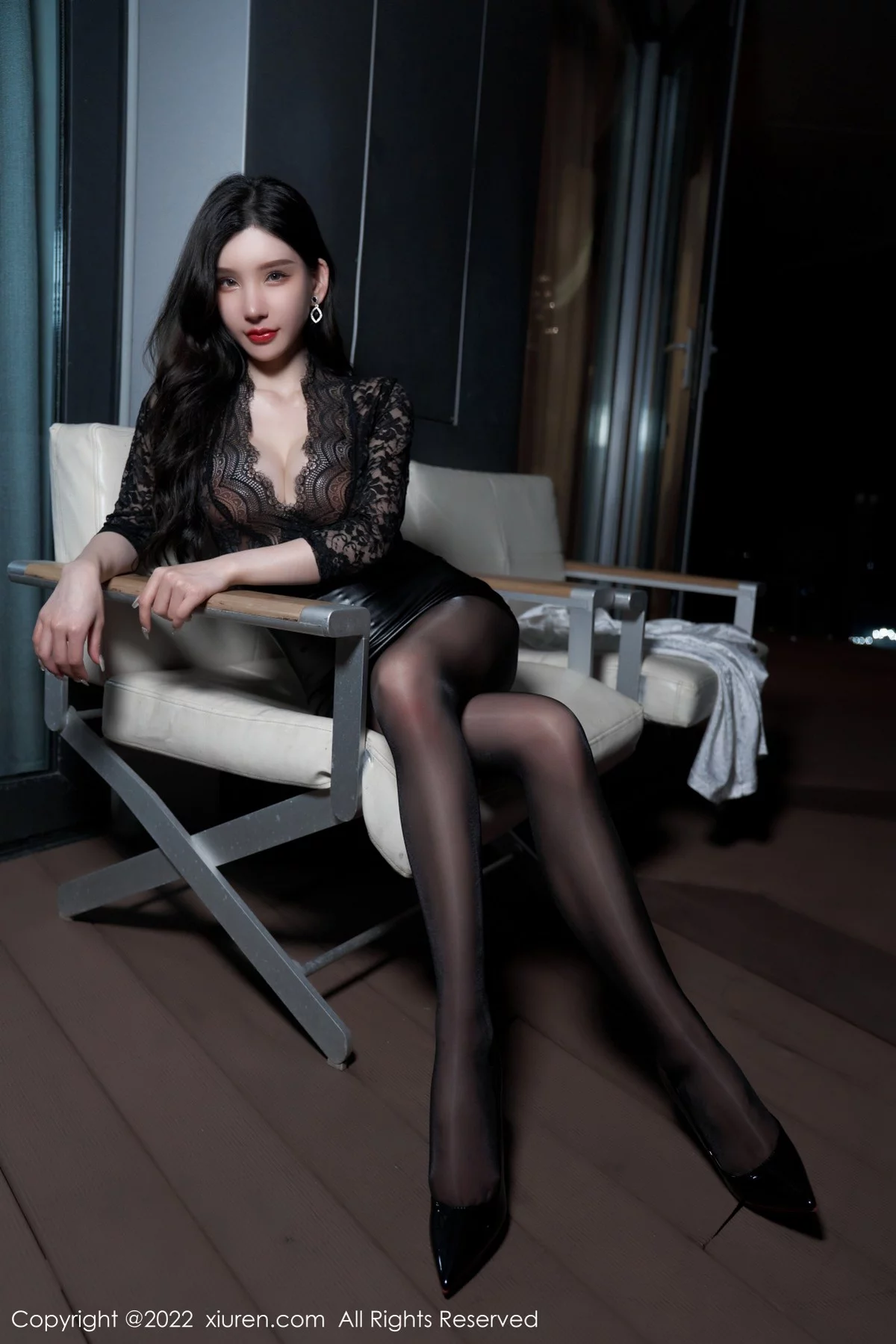 [[XiuRen秀人网]秀人网]No.4641_女神周于希Sally三亚旅拍黑色轻透上衣配无内黑丝秀翘臀诱惑写真86P