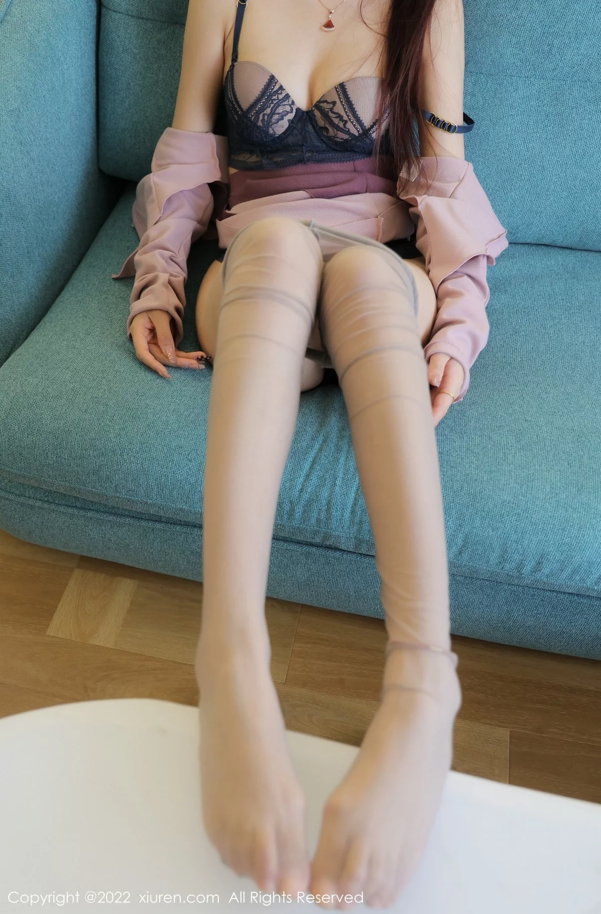 [[XiuRen秀人网]秀人网]No.4637_模特汐汐baby三亚旅拍脱淡紫套装露性感内衣原色丝袜诱惑写真74P