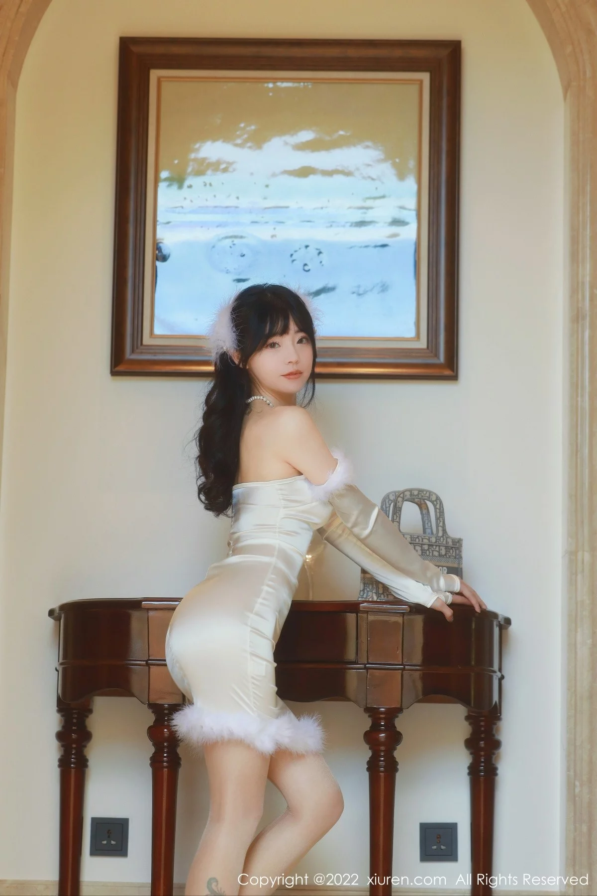 [[XiuRen秀人网]秀人网]No.4645_模特佘贝拉bella海南岛旅拍精致露肩米色连衣裙秀翘臀诱惑写真74P