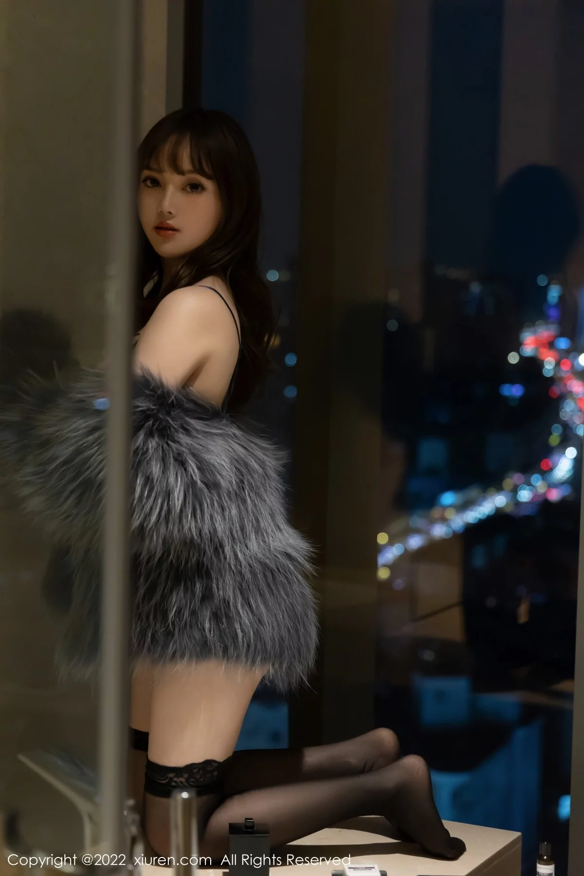 [[XiuRen秀人网]秀人网]No.4644_模特豆瓣酱私房深色皮草露黑色缕空内衣配蕾丝袜丰满诱惑写真72P